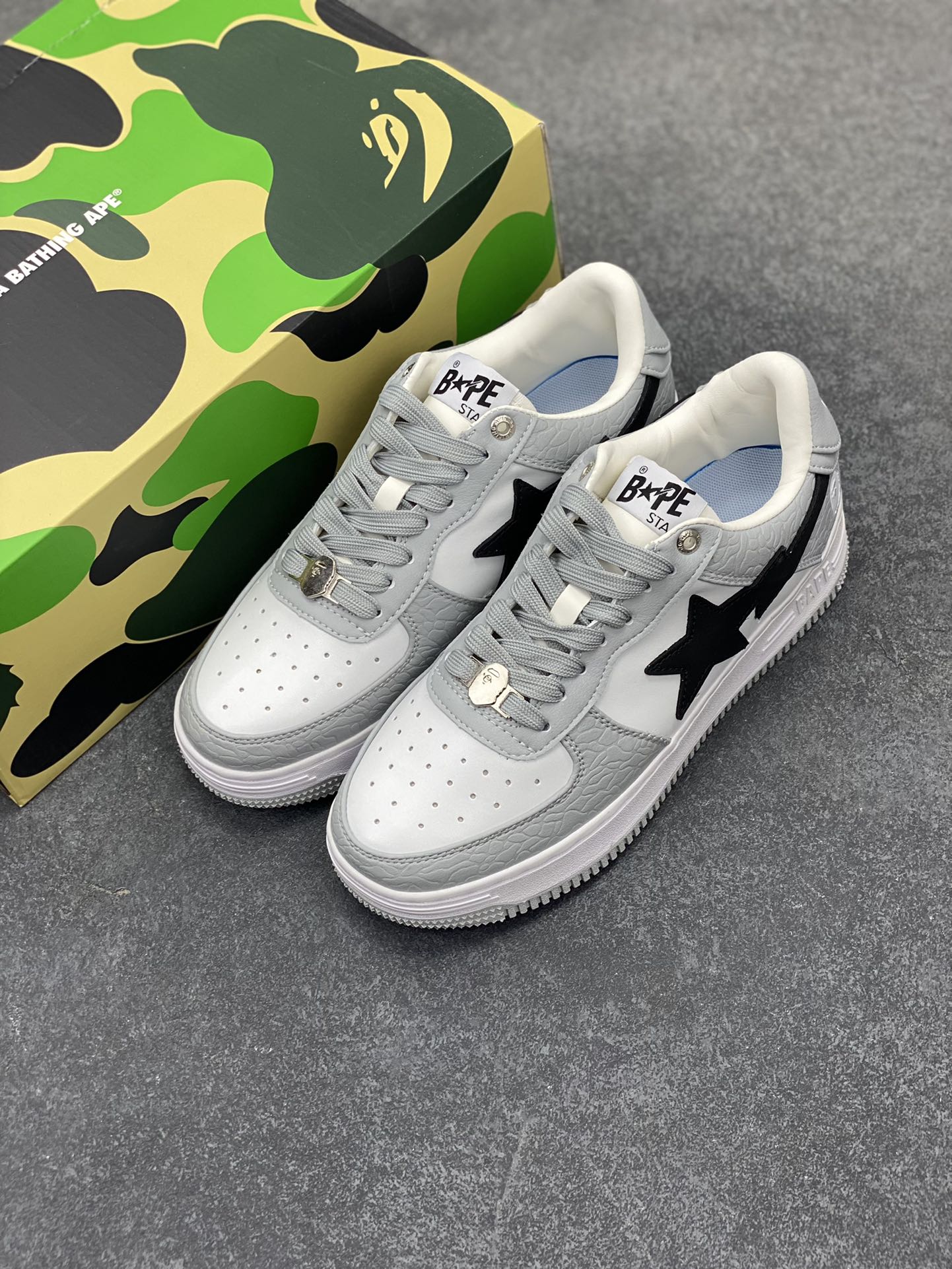 图片[8]-福利特价 潮流教父nigo品牌 明星同款 Bape Sta 绿黑灰 经典百搭休闲运动板鞋 经典猿人头设计 纯正版型 海玻璃鞋垫 内置全掌气垫 全套顶级包装 包含猿人logo定制防尘袋 猿人logo卡片 抗压收纳抽屉式鞋盒 官方同步正码 货号：1H70191002 尺码：36 36.5 37.5 38 38.5 39 40 40.5 41 42 42.5 43 44 44.5 45-选品中心