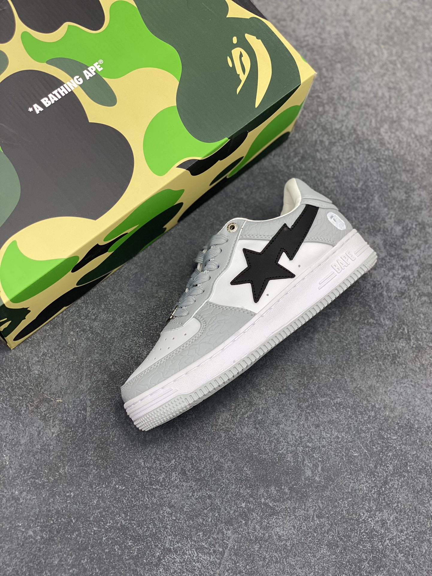 图片[7]-福利特价 潮流教父nigo品牌 明星同款 Bape Sta 绿黑灰 经典百搭休闲运动板鞋 经典猿人头设计 纯正版型 海玻璃鞋垫 内置全掌气垫 全套顶级包装 包含猿人logo定制防尘袋 猿人logo卡片 抗压收纳抽屉式鞋盒 官方同步正码 货号：1H70191002 尺码：36 36.5 37.5 38 38.5 39 40 40.5 41 42 42.5 43 44 44.5 45-选品中心