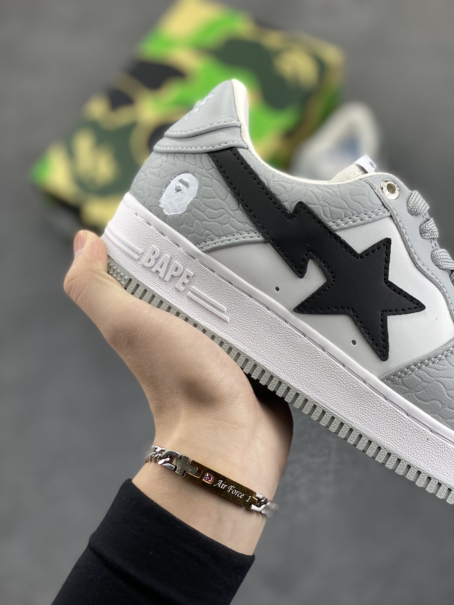 图片[6]-福利特价 潮流教父nigo品牌 明星同款 Bape Sta 绿黑灰 经典百搭休闲运动板鞋 经典猿人头设计 纯正版型 海玻璃鞋垫 内置全掌气垫 全套顶级包装 包含猿人logo定制防尘袋 猿人logo卡片 抗压收纳抽屉式鞋盒 官方同步正码 货号：1H70191002 尺码：36 36.5 37.5 38 38.5 39 40 40.5 41 42 42.5 43 44 44.5 45-选品中心