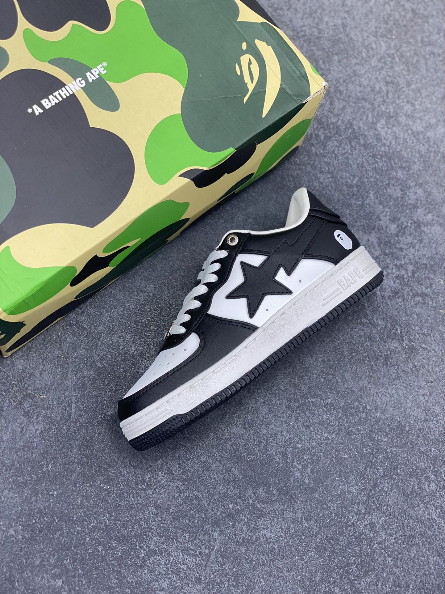 图片[7]-福利特价 潮流教父nigo品牌 明星同款 Bape Sta 绿黑灰 经典百搭休闲运动板鞋 经典猿人头设计 纯正版型 海玻璃鞋垫 内置全掌气垫 全套顶级包装 包含猿人logo定制防尘袋 猿人logo卡片 抗压收纳抽屉式鞋盒 官方同步正码 货号：1H70191001 尺码：36 36.5 37.5 38 38.5 39 40 40.5 41 42 42.5 43 44 44.5 45-选品中心