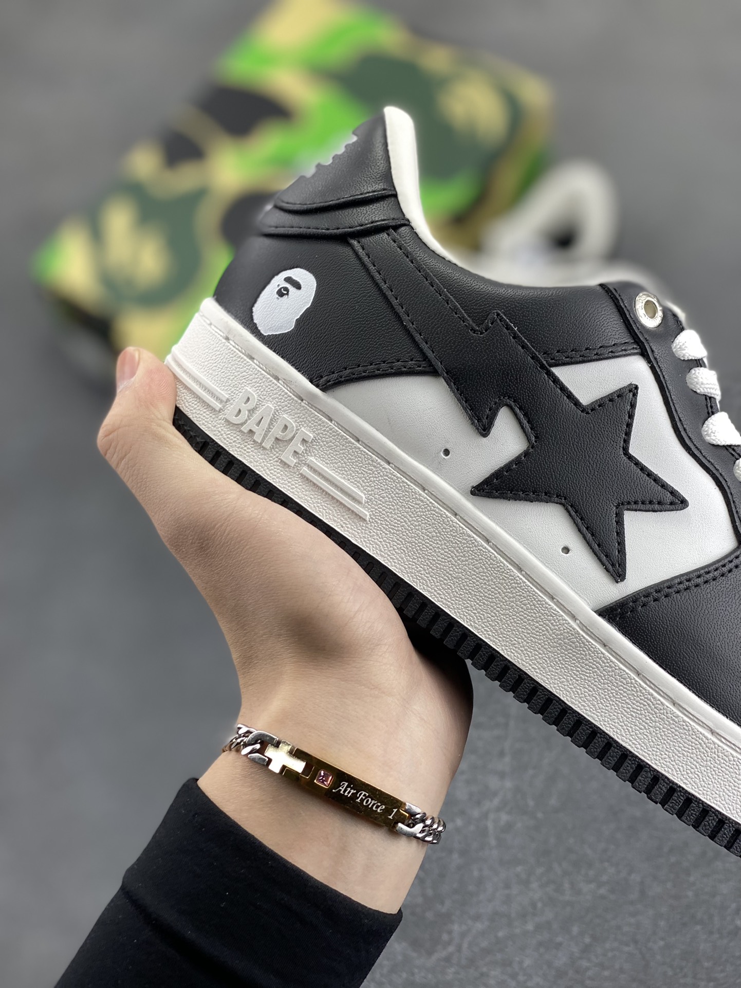 图片[6]-福利特价 潮流教父nigo品牌 明星同款 Bape Sta 绿黑灰 经典百搭休闲运动板鞋 经典猿人头设计 纯正版型 海玻璃鞋垫 内置全掌气垫 全套顶级包装 包含猿人logo定制防尘袋 猿人logo卡片 抗压收纳抽屉式鞋盒 官方同步正码 货号：1H70191001 尺码：36 36.5 37.5 38 38.5 39 40 40.5 41 42 42.5 43 44 44.5 45-选品中心