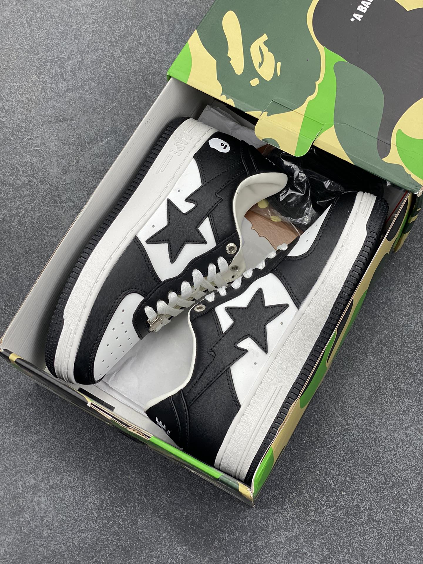 图片[9]-福利特价 潮流教父nigo品牌 明星同款 Bape Sta 绿黑灰 经典百搭休闲运动板鞋 经典猿人头设计 纯正版型 海玻璃鞋垫 内置全掌气垫 全套顶级包装 包含猿人logo定制防尘袋 猿人logo卡片 抗压收纳抽屉式鞋盒 官方同步正码 货号：1H70191001 尺码：36 36.5 37.5 38 38.5 39 40 40.5 41 42 42.5 43 44 44.5 45-选品中心