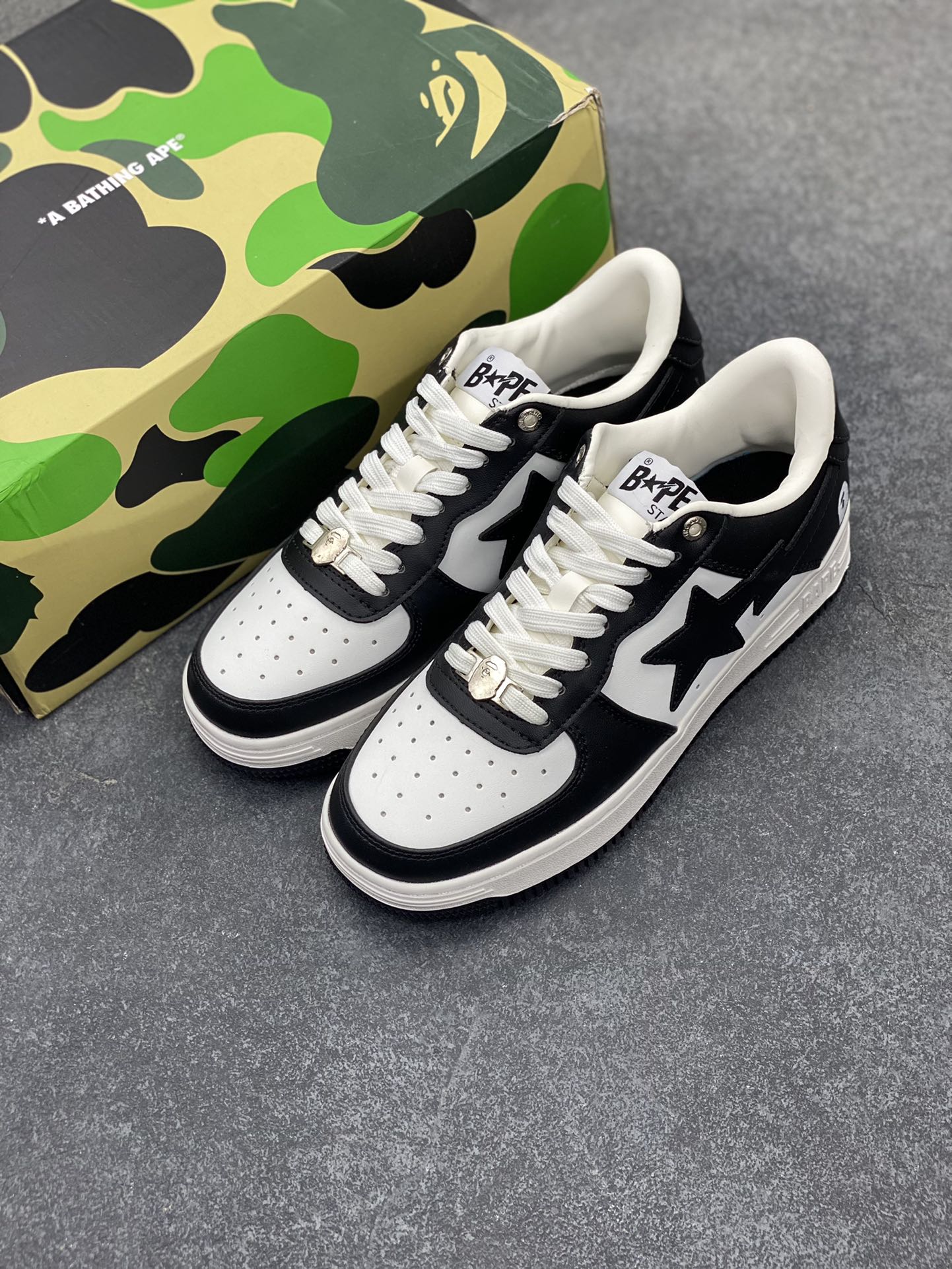 图片[8]-福利特价 潮流教父nigo品牌 明星同款 Bape Sta 绿黑灰 经典百搭休闲运动板鞋 经典猿人头设计 纯正版型 海玻璃鞋垫 内置全掌气垫 全套顶级包装 包含猿人logo定制防尘袋 猿人logo卡片 抗压收纳抽屉式鞋盒 官方同步正码 货号：1H70191001 尺码：36 36.5 37.5 38 38.5 39 40 40.5 41 42 42.5 43 44 44.5 45-选品中心