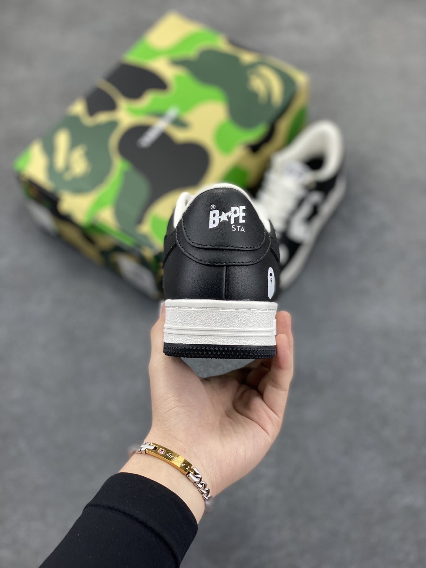 图片[4]-福利特价 潮流教父nigo品牌 明星同款 Bape Sta 绿黑灰 经典百搭休闲运动板鞋 经典猿人头设计 纯正版型 海玻璃鞋垫 内置全掌气垫 全套顶级包装 包含猿人logo定制防尘袋 猿人logo卡片 抗压收纳抽屉式鞋盒 官方同步正码 货号：1H70191001 尺码：36 36.5 37.5 38 38.5 39 40 40.5 41 42 42.5 43 44 44.5 45-选品中心