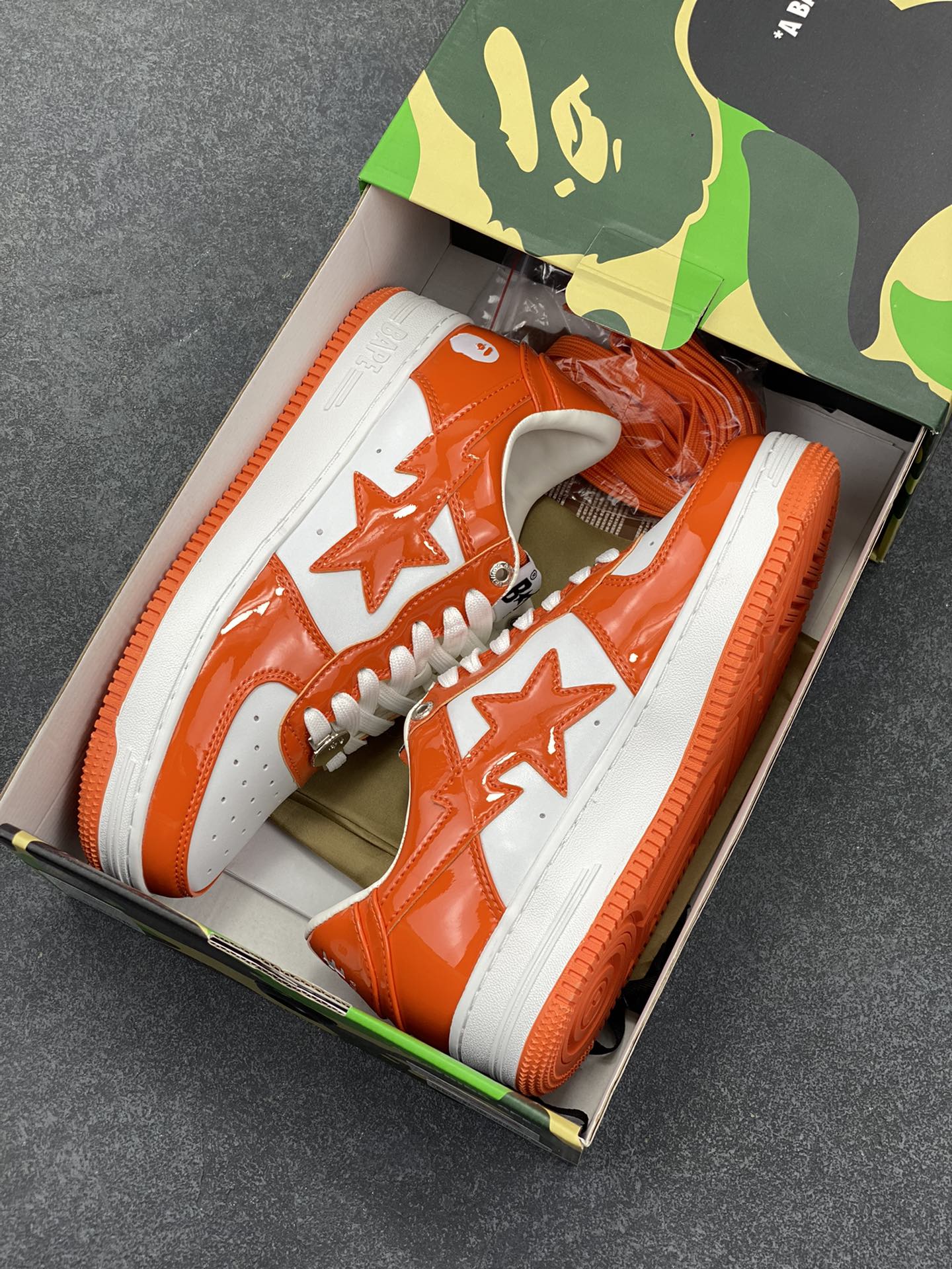 图片[9]-福利特价 潮流教父nigo品牌 明星同款 Bape Sta 绿黑灰 经典百搭休闲运动板鞋 经典猿人头设计 纯正版型 海玻璃鞋垫 内置全掌气垫 全套顶级包装 包含猿人logo定制防尘袋 猿人logo卡片 抗压收纳抽屉式鞋盒 官方同步正码 货号：1H70191001 尺码：36 36.5 37.5 38 38.5 39 40 40.5 41 42 42.5 43 44 44.5 45-选品中心