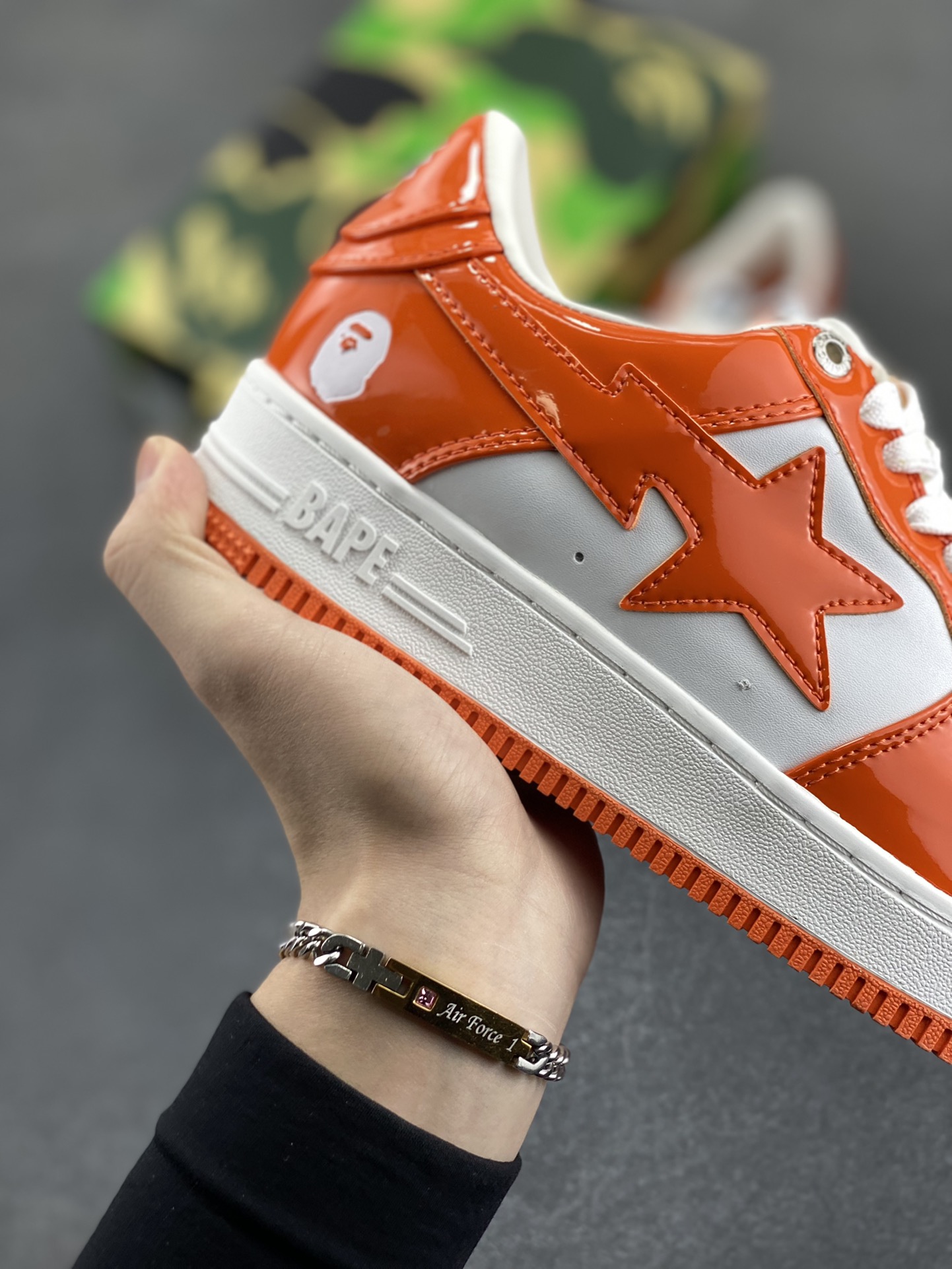 图片[6]-福利特价 潮流教父nigo品牌 明星同款 Bape Sta 绿黑灰 经典百搭休闲运动板鞋 经典猿人头设计 纯正版型 海玻璃鞋垫 内置全掌气垫 全套顶级包装 包含猿人logo定制防尘袋 猿人logo卡片 抗压收纳抽屉式鞋盒 官方同步正码 货号：1H70191001 尺码：36 36.5 37.5 38 38.5 39 40 40.5 41 42 42.5 43 44 44.5 45-选品中心