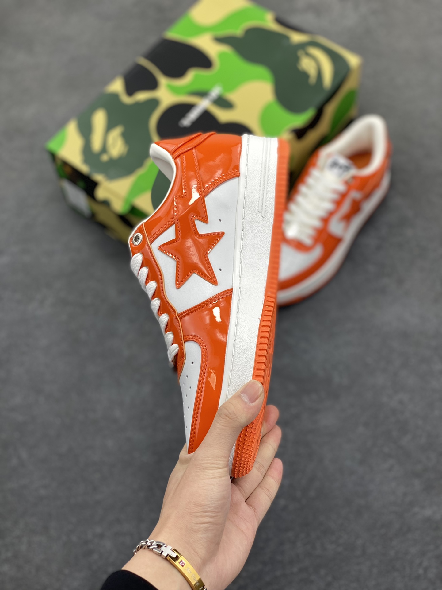 图片[3]-福利特价 潮流教父nigo品牌 明星同款 Bape Sta 绿黑灰 经典百搭休闲运动板鞋 经典猿人头设计 纯正版型 海玻璃鞋垫 内置全掌气垫 全套顶级包装 包含猿人logo定制防尘袋 猿人logo卡片 抗压收纳抽屉式鞋盒 官方同步正码 货号：1H70191001 尺码：36 36.5 37.5 38 38.5 39 40 40.5 41 42 42.5 43 44 44.5 45-选品中心