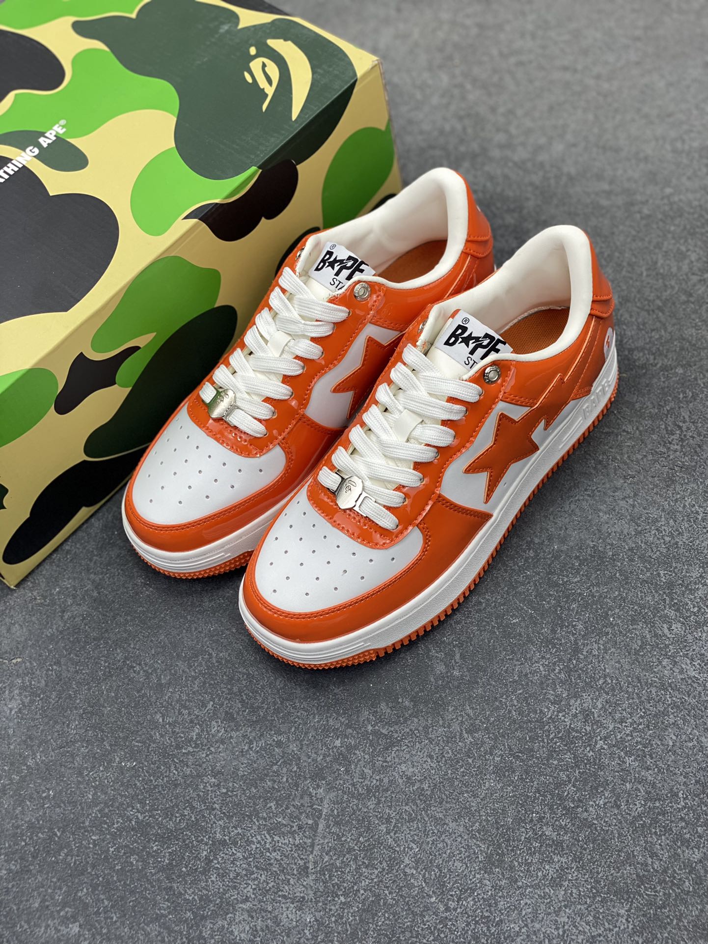 图片[8]-福利特价 潮流教父nigo品牌 明星同款 Bape Sta 绿黑灰 经典百搭休闲运动板鞋 经典猿人头设计 纯正版型 海玻璃鞋垫 内置全掌气垫 全套顶级包装 包含猿人logo定制防尘袋 猿人logo卡片 抗压收纳抽屉式鞋盒 官方同步正码 货号：1H70191001 尺码：36 36.5 37.5 38 38.5 39 40 40.5 41 42 42.5 43 44 44.5 45-选品中心