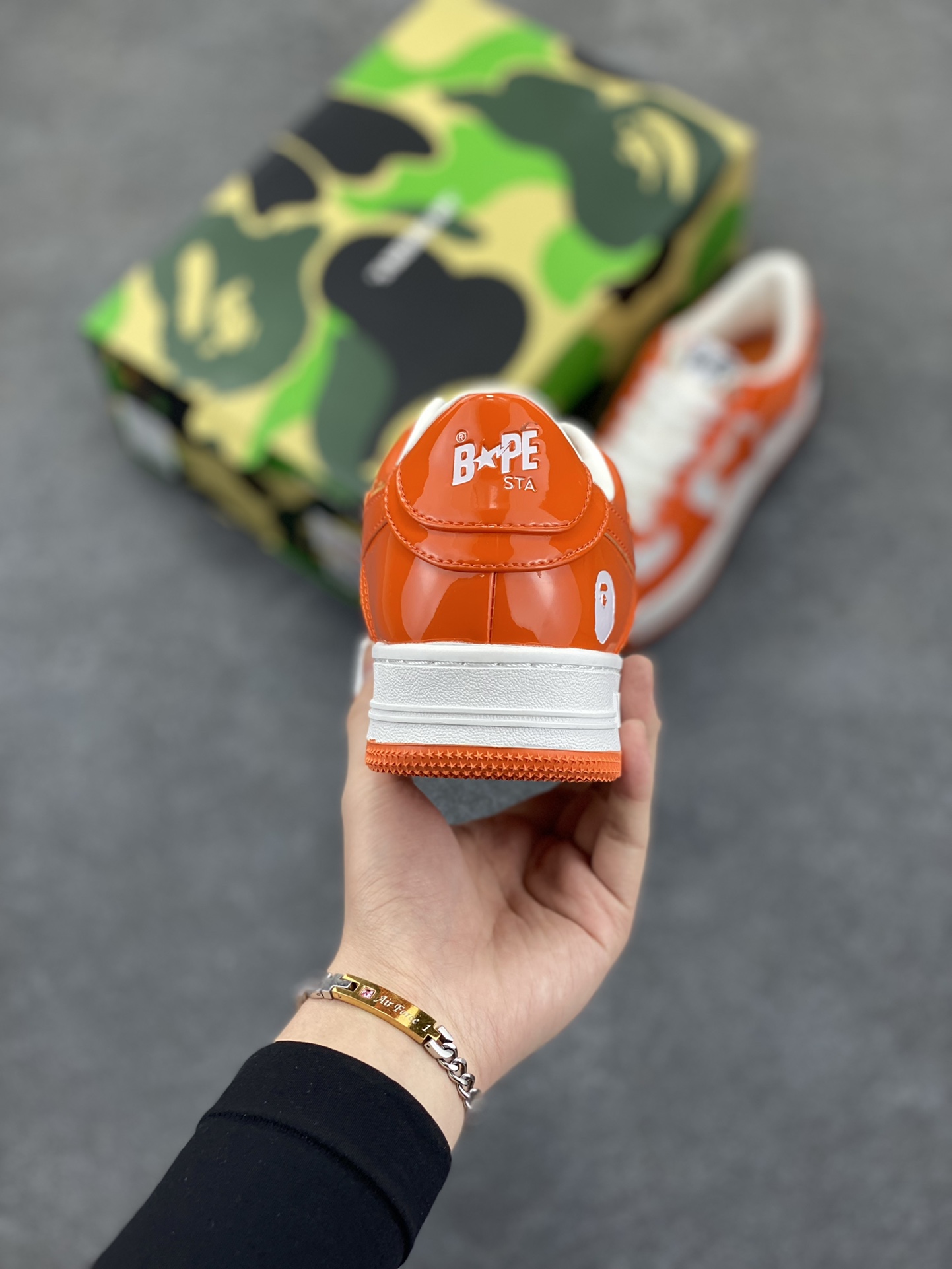 图片[4]-福利特价 潮流教父nigo品牌 明星同款 Bape Sta 绿黑灰 经典百搭休闲运动板鞋 经典猿人头设计 纯正版型 海玻璃鞋垫 内置全掌气垫 全套顶级包装 包含猿人logo定制防尘袋 猿人logo卡片 抗压收纳抽屉式鞋盒 官方同步正码 货号：1H70191001 尺码：36 36.5 37.5 38 38.5 39 40 40.5 41 42 42.5 43 44 44.5 45-选品中心