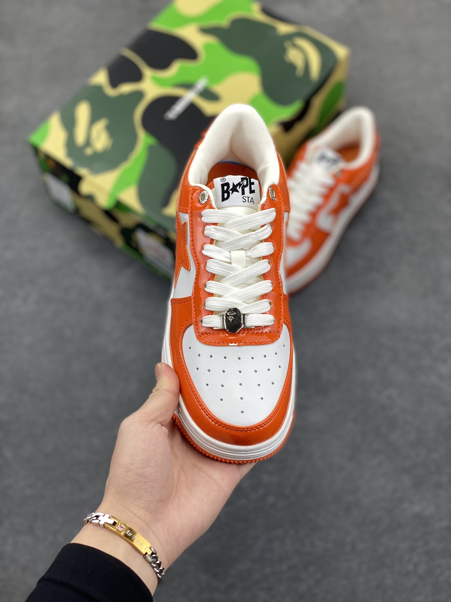 图片[2]-福利特价 潮流教父nigo品牌 明星同款 Bape Sta 绿黑灰 经典百搭休闲运动板鞋 经典猿人头设计 纯正版型 海玻璃鞋垫 内置全掌气垫 全套顶级包装 包含猿人logo定制防尘袋 猿人logo卡片 抗压收纳抽屉式鞋盒 官方同步正码 货号：1H70191001 尺码：36 36.5 37.5 38 38.5 39 40 40.5 41 42 42.5 43 44 44.5 45-选品中心