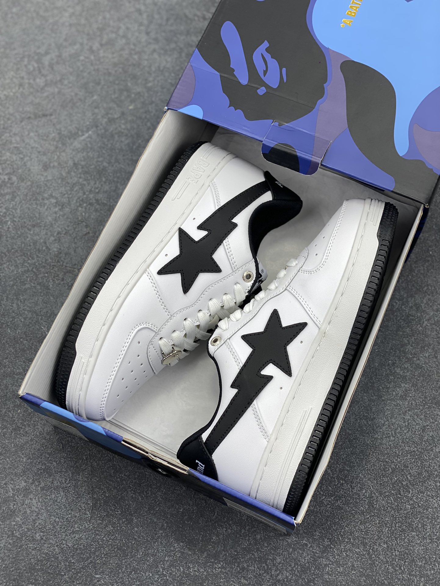 图片[9]-福利特价 潮流教父nigo品牌 明星同款 Bape Sta 绿黑灰 经典百搭休闲运动板鞋 经典猿人头设计 纯正版型 海玻璃鞋垫 内置全掌气垫 全套顶级包装 包含猿人logo定制防尘袋 猿人logo卡片 抗压收纳抽屉式鞋盒 官方同步正码 货号：1I73191912 尺码：36 36.5 37.5 38 38.5 39 40 40.5 41 42 42.5 43 44 44.5 45-选品中心