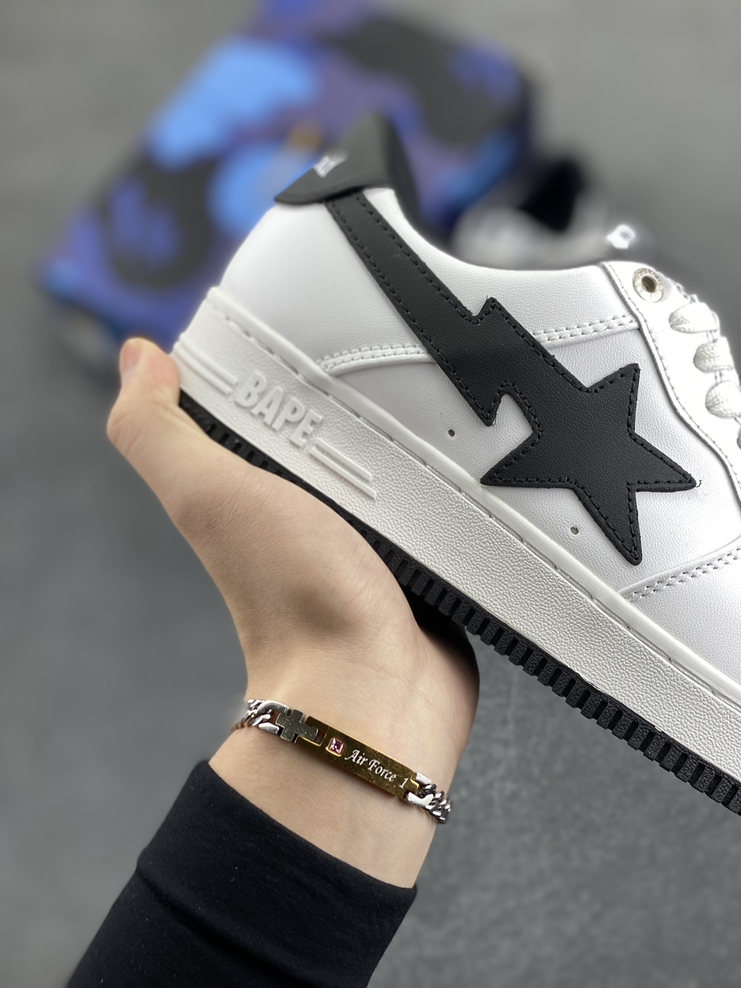 图片[6]-福利特价 潮流教父nigo品牌 明星同款 Bape Sta 绿黑灰 经典百搭休闲运动板鞋 经典猿人头设计 纯正版型 海玻璃鞋垫 内置全掌气垫 全套顶级包装 包含猿人logo定制防尘袋 猿人logo卡片 抗压收纳抽屉式鞋盒 官方同步正码 货号：1I73191912 尺码：36 36.5 37.5 38 38.5 39 40 40.5 41 42 42.5 43 44 44.5 45-选品中心