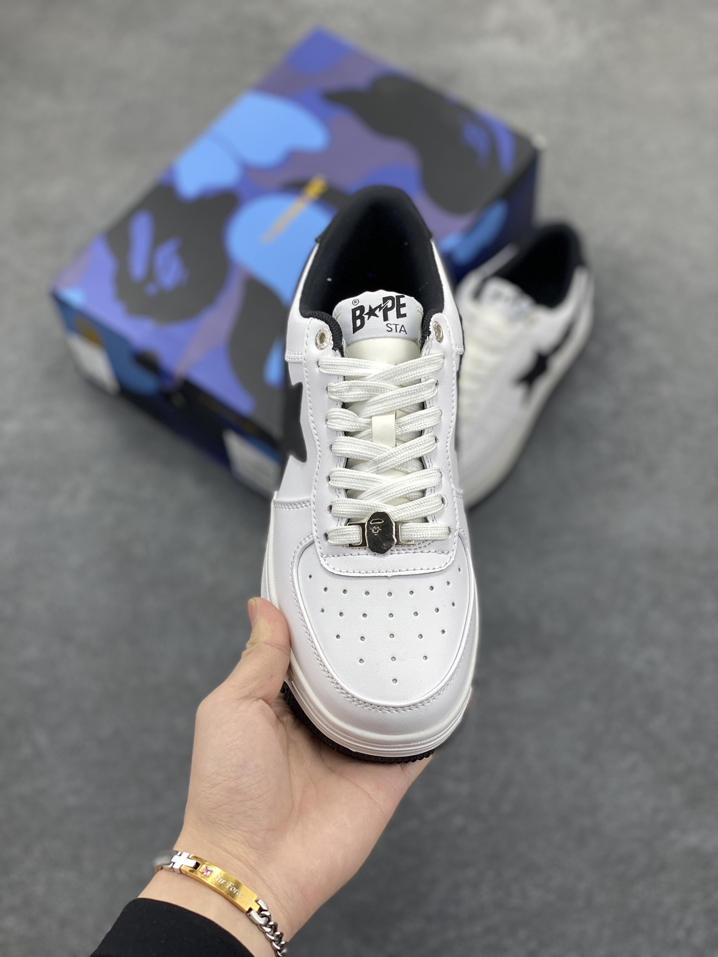 图片[2]-福利特价 潮流教父nigo品牌 明星同款 Bape Sta 绿黑灰 经典百搭休闲运动板鞋 经典猿人头设计 纯正版型 海玻璃鞋垫 内置全掌气垫 全套顶级包装 包含猿人logo定制防尘袋 猿人logo卡片 抗压收纳抽屉式鞋盒 官方同步正码 货号：1I73191912 尺码：36 36.5 37.5 38 38.5 39 40 40.5 41 42 42.5 43 44 44.5 45-选品中心