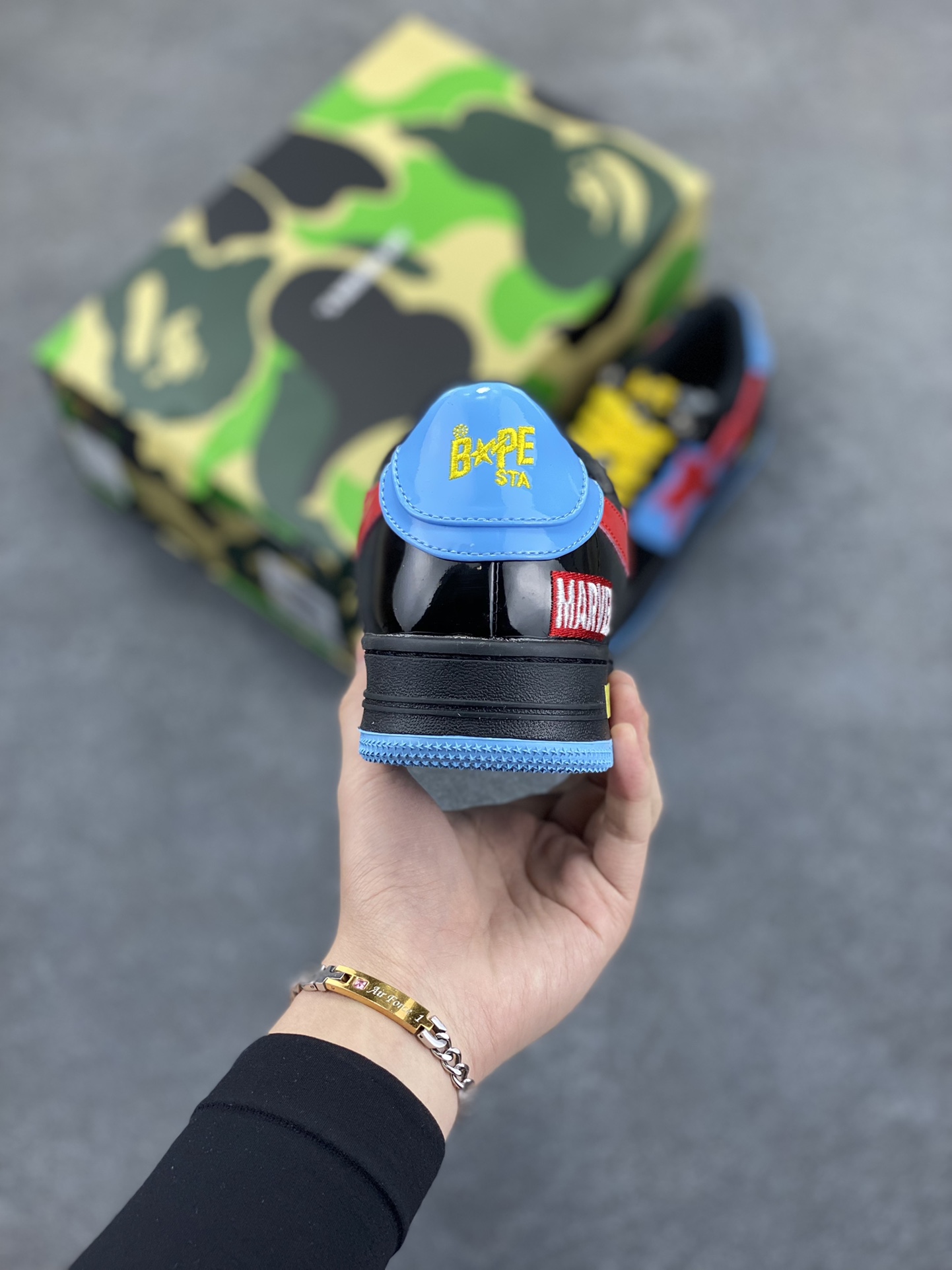 图片[4]-福利特价 潮流教父nigo品牌 明星同款 Bape Sta 绿黑灰 经典百搭休闲运动板鞋 经典猿人头设计 纯正版型 海玻璃鞋垫 内置全掌气垫 全套顶级包装 包含猿人logo定制防尘袋 猿人logo卡片 抗压收纳抽屉式鞋盒 官方同步正码 货号：1I73291907 尺码：36 36.5 37.5 38 38.5 39 40 40.5 41 42 42.5 43 44 44.5 45-选品中心