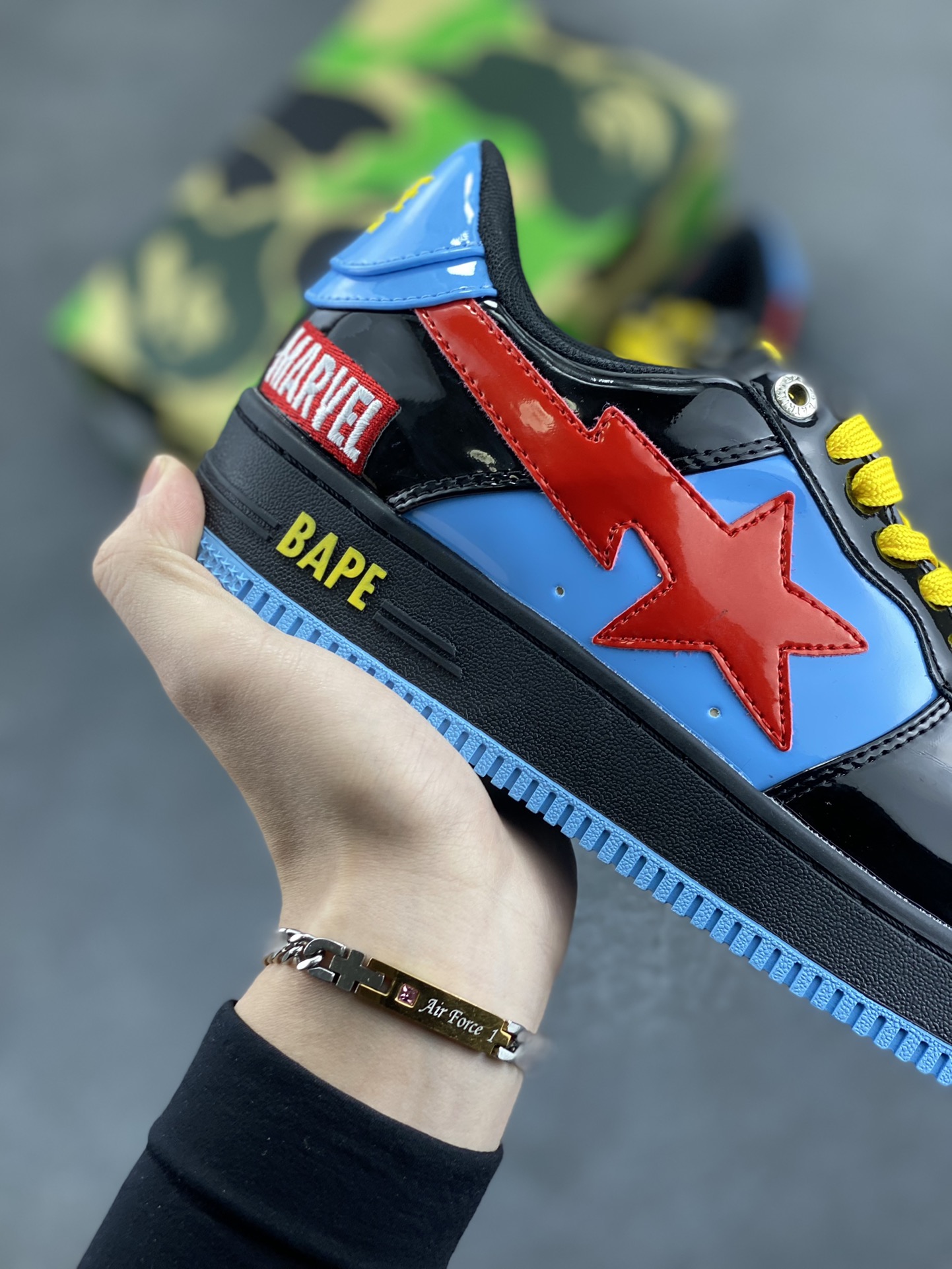 图片[6]-福利特价 潮流教父nigo品牌 明星同款 Bape Sta 绿黑灰 经典百搭休闲运动板鞋 经典猿人头设计 纯正版型 海玻璃鞋垫 内置全掌气垫 全套顶级包装 包含猿人logo定制防尘袋 猿人logo卡片 抗压收纳抽屉式鞋盒 官方同步正码 货号：1I73291907 尺码：36 36.5 37.5 38 38.5 39 40 40.5 41 42 42.5 43 44 44.5 45-选品中心