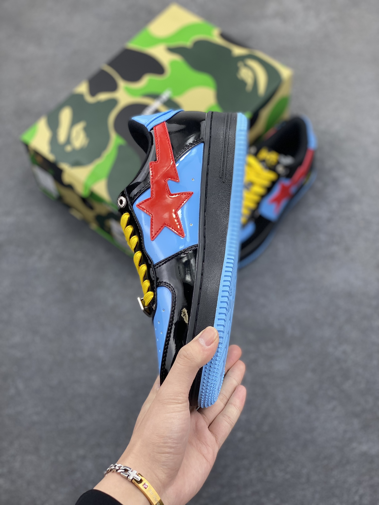 图片[3]-福利特价 潮流教父nigo品牌 明星同款 Bape Sta 绿黑灰 经典百搭休闲运动板鞋 经典猿人头设计 纯正版型 海玻璃鞋垫 内置全掌气垫 全套顶级包装 包含猿人logo定制防尘袋 猿人logo卡片 抗压收纳抽屉式鞋盒 官方同步正码 货号：1I73291907 尺码：36 36.5 37.5 38 38.5 39 40 40.5 41 42 42.5 43 44 44.5 45-选品中心