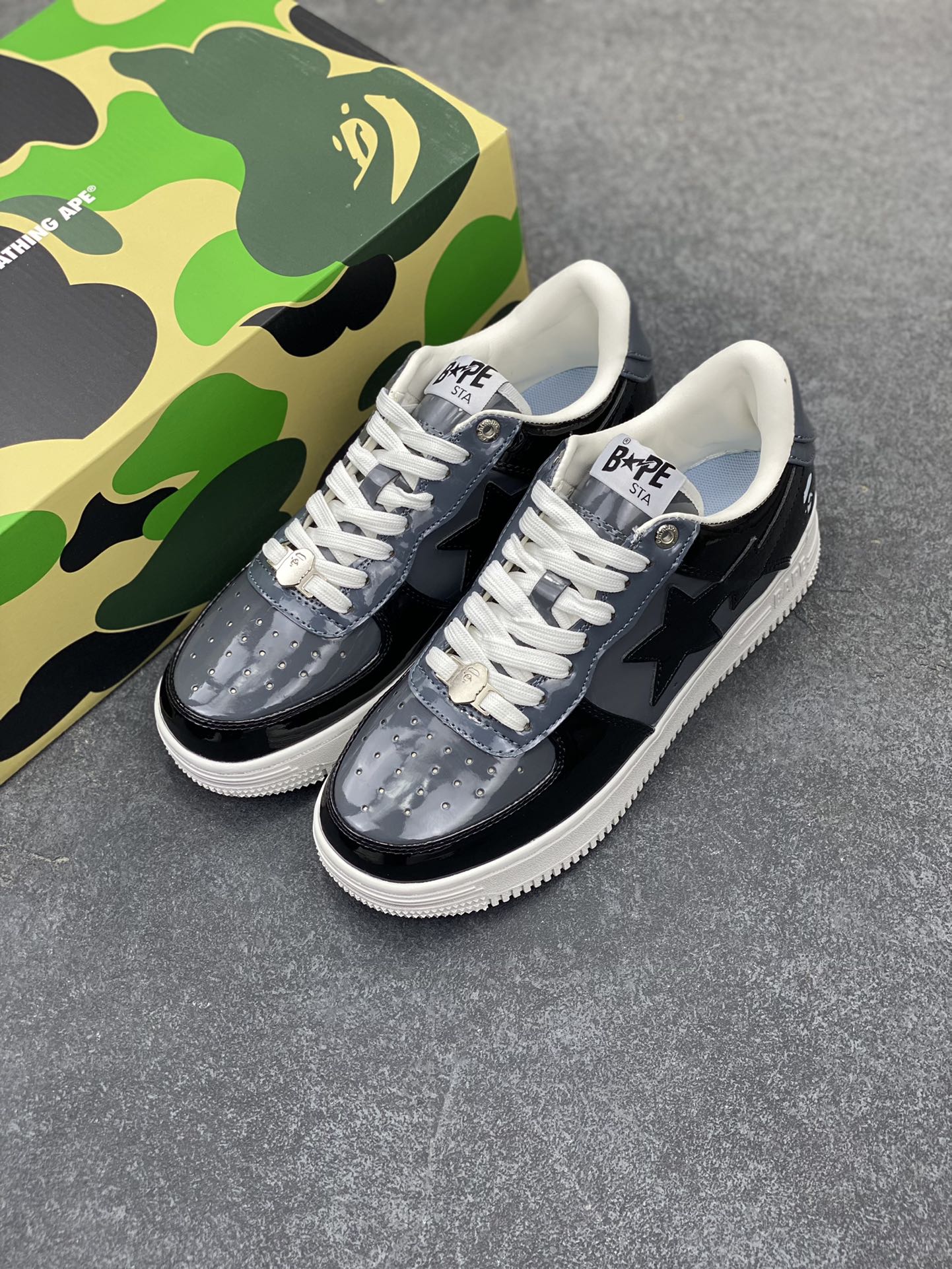 图片[8]-福利特价 潮流教父nigo品牌 明星同款 Bape Sta 绿黑灰 经典百搭休闲运动板鞋 经典猿人头设计 纯正版型 海玻璃鞋垫 内置全掌气垫 全套顶级包装 包含猿人logo定制防尘袋 猿人logo卡片 抗压收纳抽屉式鞋盒 官方同步正码 货号：1H20191046 尺码：36 36.5 37.5 38 38.5 39 40 40.5 41 42 42.5 43 44 44.5 45-选品中心