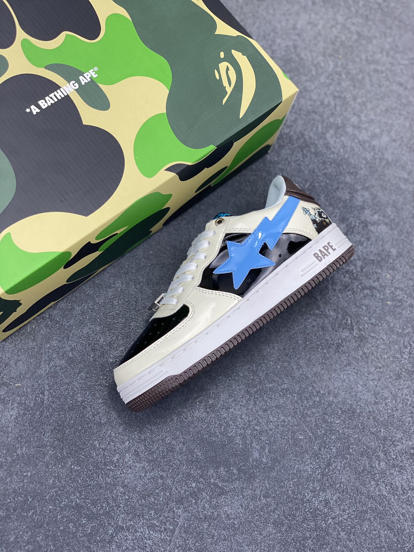 图片[7]-福利特价 潮流教父nigo品牌 明星同款 Bape Sta 绿黑灰 经典百搭休闲运动板鞋 经典猿人头设计 纯正版型 海玻璃鞋垫 内置全掌气垫 全套顶级包装 包含猿人logo定制防尘袋 猿人logo卡片 抗压收纳抽屉式鞋盒 官方同步正码 货号：1I73291906 尺码：36 36.5 37.5 38 38.5 39 40 40.5 41 42 42.5 43 44 44.5 45-选品中心