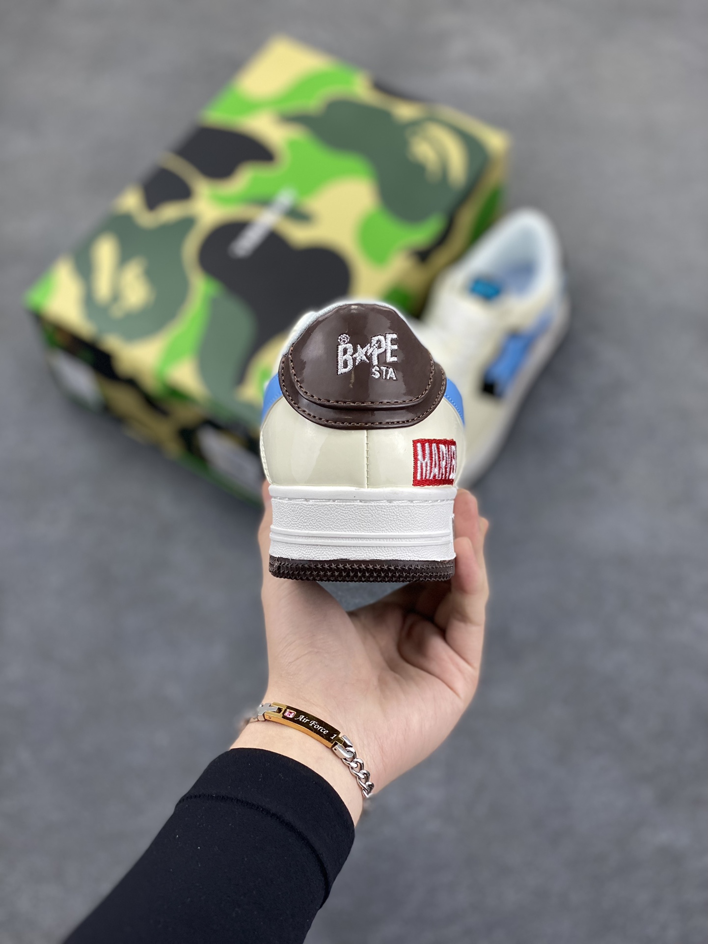 图片[4]-福利特价 潮流教父nigo品牌 明星同款 Bape Sta 绿黑灰 经典百搭休闲运动板鞋 经典猿人头设计 纯正版型 海玻璃鞋垫 内置全掌气垫 全套顶级包装 包含猿人logo定制防尘袋 猿人logo卡片 抗压收纳抽屉式鞋盒 官方同步正码 货号：1I73291906 尺码：36 36.5 37.5 38 38.5 39 40 40.5 41 42 42.5 43 44 44.5 45-选品中心