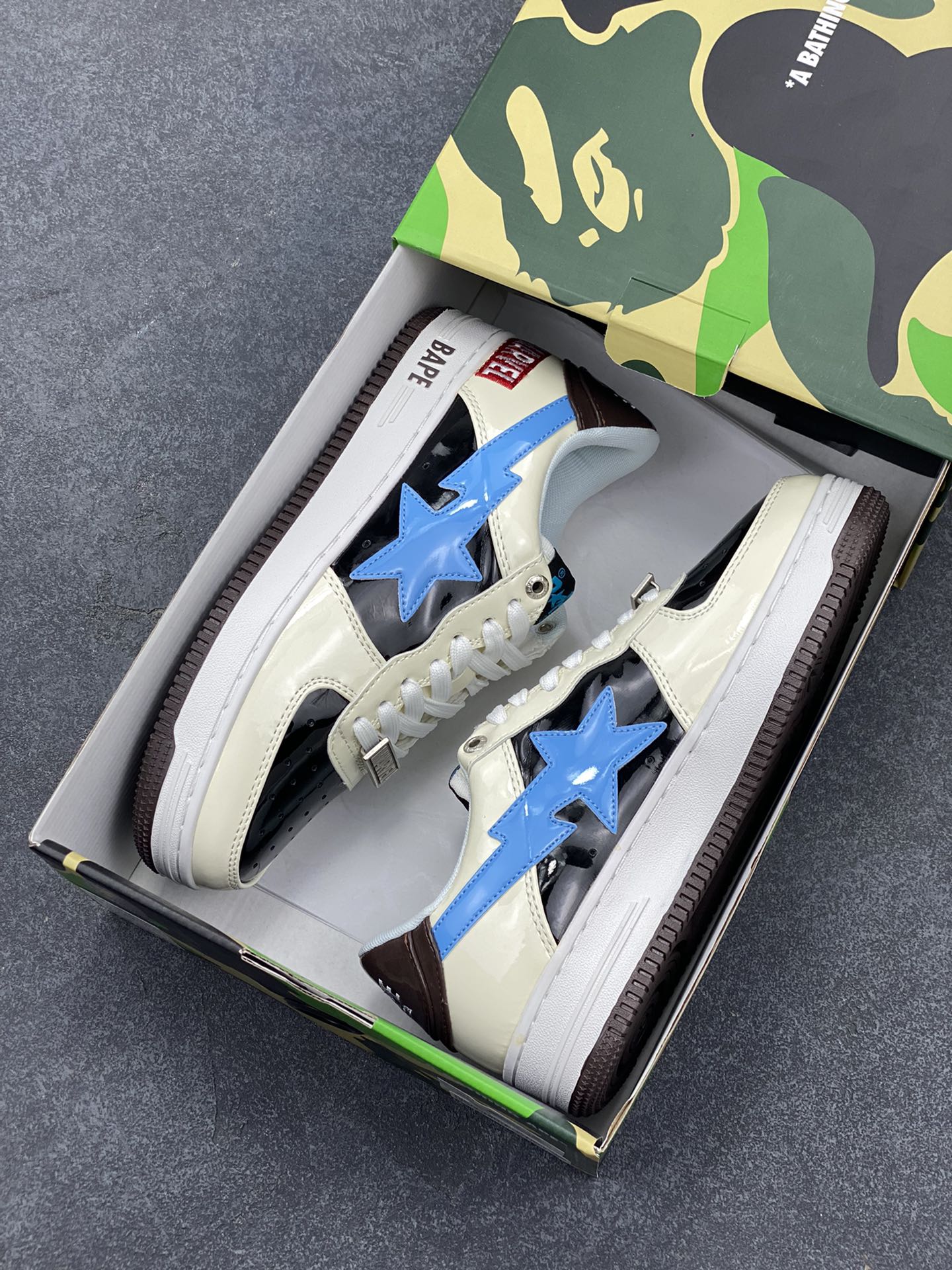 图片[9]-福利特价 潮流教父nigo品牌 明星同款 Bape Sta 绿黑灰 经典百搭休闲运动板鞋 经典猿人头设计 纯正版型 海玻璃鞋垫 内置全掌气垫 全套顶级包装 包含猿人logo定制防尘袋 猿人logo卡片 抗压收纳抽屉式鞋盒 官方同步正码 货号：1I73291906 尺码：36 36.5 37.5 38 38.5 39 40 40.5 41 42 42.5 43 44 44.5 45-选品中心