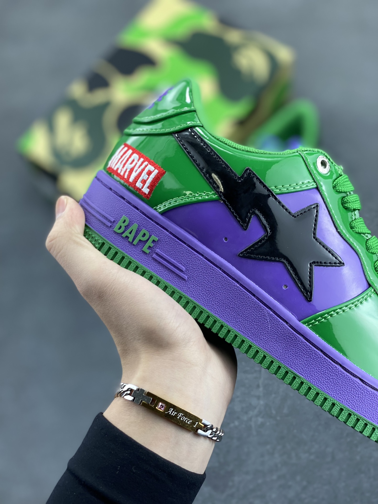 图片[6]-福利特价 潮流教父nigo品牌 明星同款 Bape Sta 绿黑灰 经典百搭休闲运动板鞋 经典猿人头设计 纯正版型 海玻璃鞋垫 内置全掌气垫 全套顶级包装 包含猿人logo定制防尘袋 猿人logo卡片 抗压收纳抽屉式鞋盒 官方同步正码 货号：1I73291904 尺码：36 36.5 37.5 38 38.5 39 40 40.5 41 42 42.5 43 44 44.5 45-选品中心