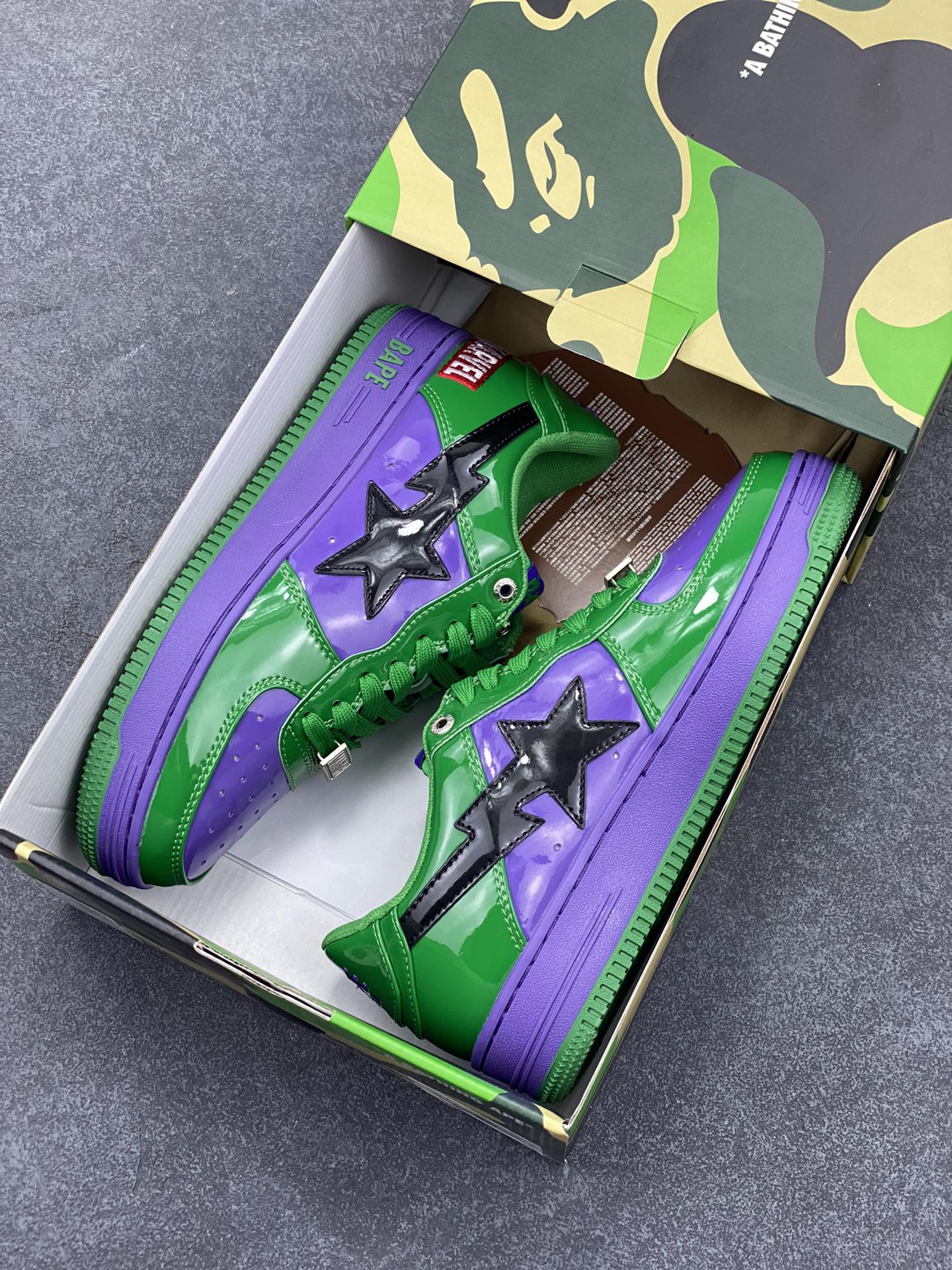 图片[9]-福利特价 潮流教父nigo品牌 明星同款 Bape Sta 绿黑灰 经典百搭休闲运动板鞋 经典猿人头设计 纯正版型 海玻璃鞋垫 内置全掌气垫 全套顶级包装 包含猿人logo定制防尘袋 猿人logo卡片 抗压收纳抽屉式鞋盒 官方同步正码 货号：1I73291904 尺码：36 36.5 37.5 38 38.5 39 40 40.5 41 42 42.5 43 44 44.5 45-选品中心