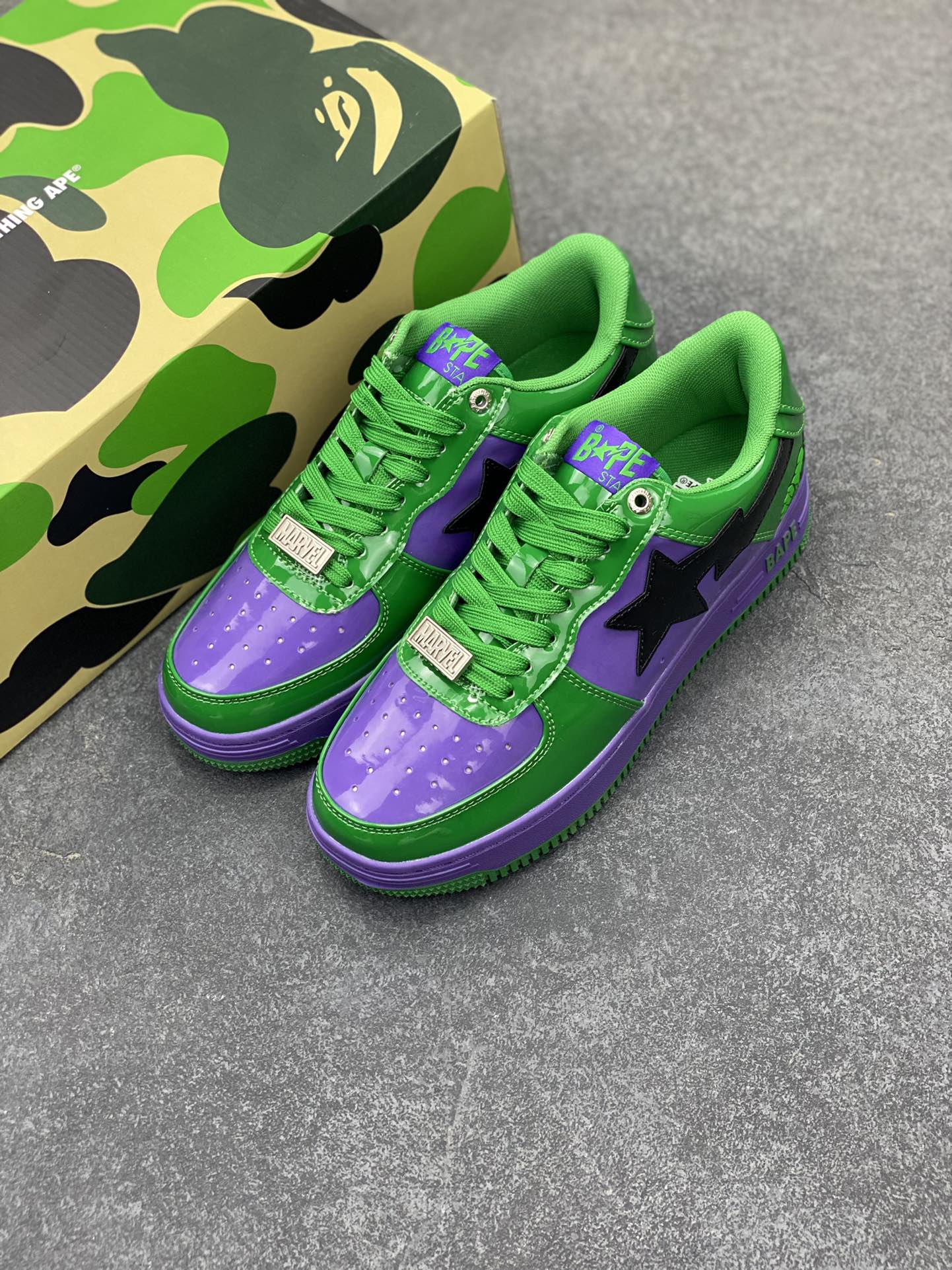 图片[8]-福利特价 潮流教父nigo品牌 明星同款 Bape Sta 绿黑灰 经典百搭休闲运动板鞋 经典猿人头设计 纯正版型 海玻璃鞋垫 内置全掌气垫 全套顶级包装 包含猿人logo定制防尘袋 猿人logo卡片 抗压收纳抽屉式鞋盒 官方同步正码 货号：1I73291904 尺码：36 36.5 37.5 38 38.5 39 40 40.5 41 42 42.5 43 44 44.5 45-选品中心