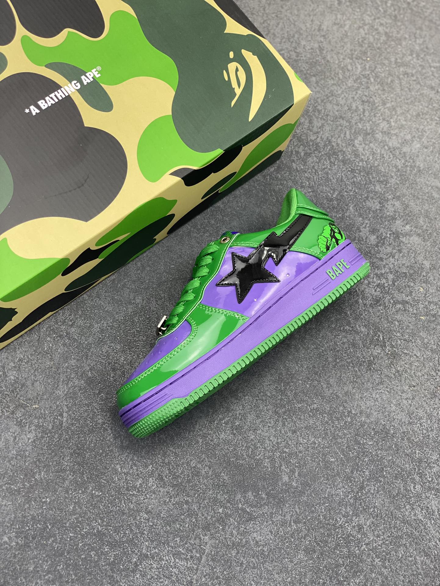 图片[7]-福利特价 潮流教父nigo品牌 明星同款 Bape Sta 绿黑灰 经典百搭休闲运动板鞋 经典猿人头设计 纯正版型 海玻璃鞋垫 内置全掌气垫 全套顶级包装 包含猿人logo定制防尘袋 猿人logo卡片 抗压收纳抽屉式鞋盒 官方同步正码 货号：1I73291904 尺码：36 36.5 37.5 38 38.5 39 40 40.5 41 42 42.5 43 44 44.5 45-选品中心