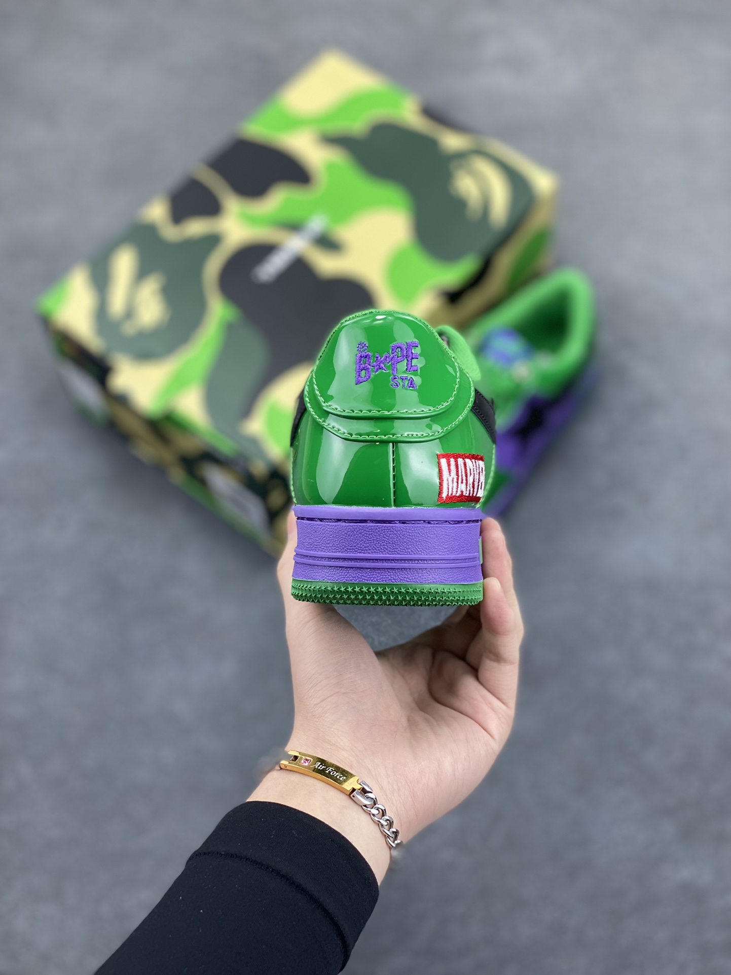 图片[4]-福利特价 潮流教父nigo品牌 明星同款 Bape Sta 绿黑灰 经典百搭休闲运动板鞋 经典猿人头设计 纯正版型 海玻璃鞋垫 内置全掌气垫 全套顶级包装 包含猿人logo定制防尘袋 猿人logo卡片 抗压收纳抽屉式鞋盒 官方同步正码 货号：1I73291904 尺码：36 36.5 37.5 38 38.5 39 40 40.5 41 42 42.5 43 44 44.5 45-选品中心