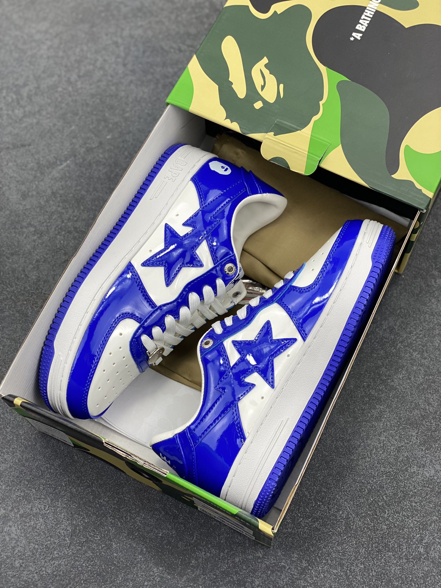 图片[9]-福利特价 潮流教父nigo品牌 明星同款 Bape Sta 绿黑灰 经典百搭休闲运动板鞋 经典猿人头设计 纯正版型 海玻璃鞋垫 内置全掌气垫 全套顶级包装 包含猿人logo定制防尘袋 猿人logo卡片 抗压收纳抽屉式鞋盒 官方同步正码 货号：1I70191022 尺码：36 36.5 37.5 38 38.5 39 40 40.5 41 42 42.5 43 44 44.5 45-选品中心