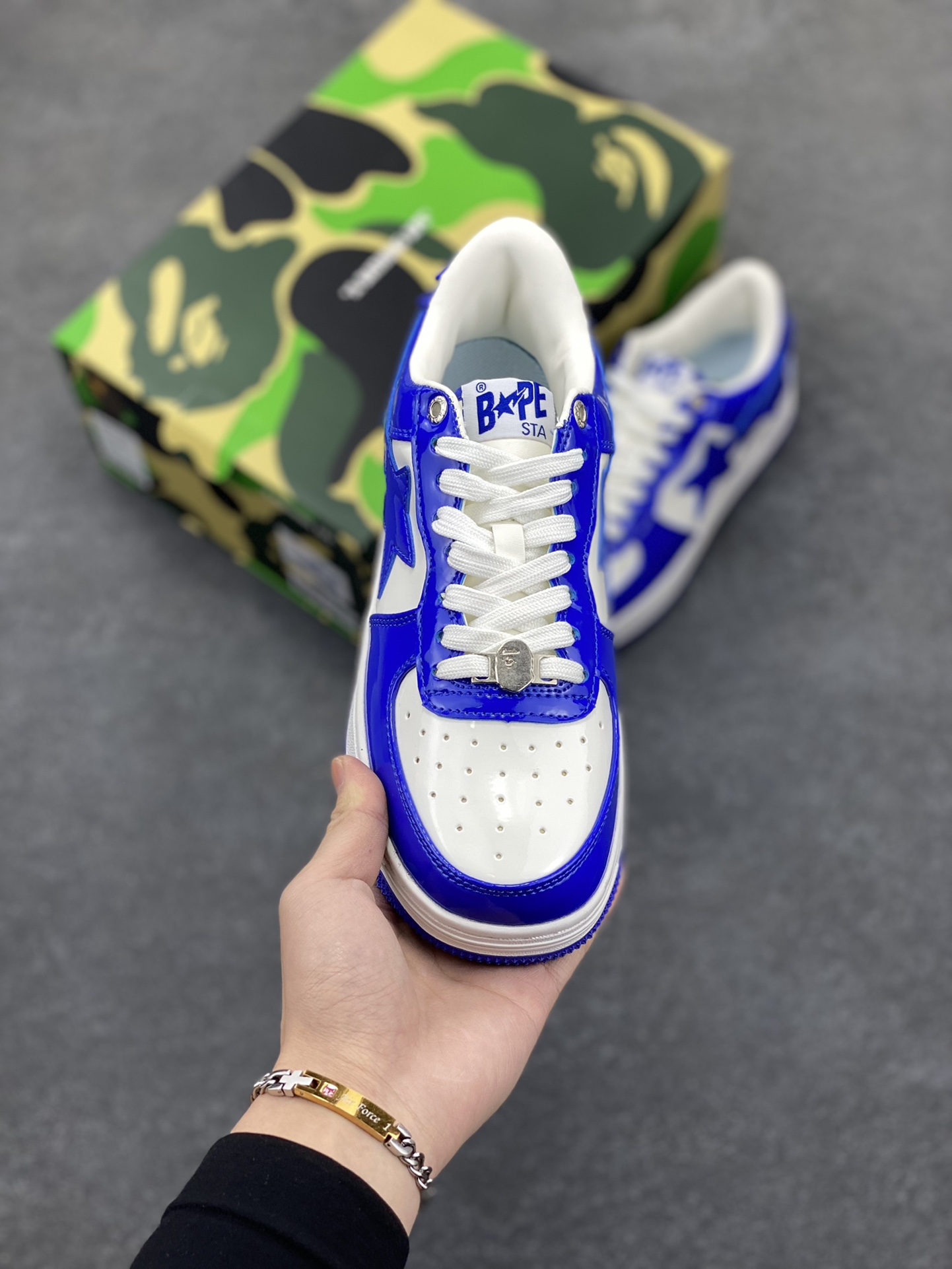 图片[2]-福利特价 潮流教父nigo品牌 明星同款 Bape Sta 绿黑灰 经典百搭休闲运动板鞋 经典猿人头设计 纯正版型 海玻璃鞋垫 内置全掌气垫 全套顶级包装 包含猿人logo定制防尘袋 猿人logo卡片 抗压收纳抽屉式鞋盒 官方同步正码 货号：1I70191022 尺码：36 36.5 37.5 38 38.5 39 40 40.5 41 42 42.5 43 44 44.5 45-选品中心