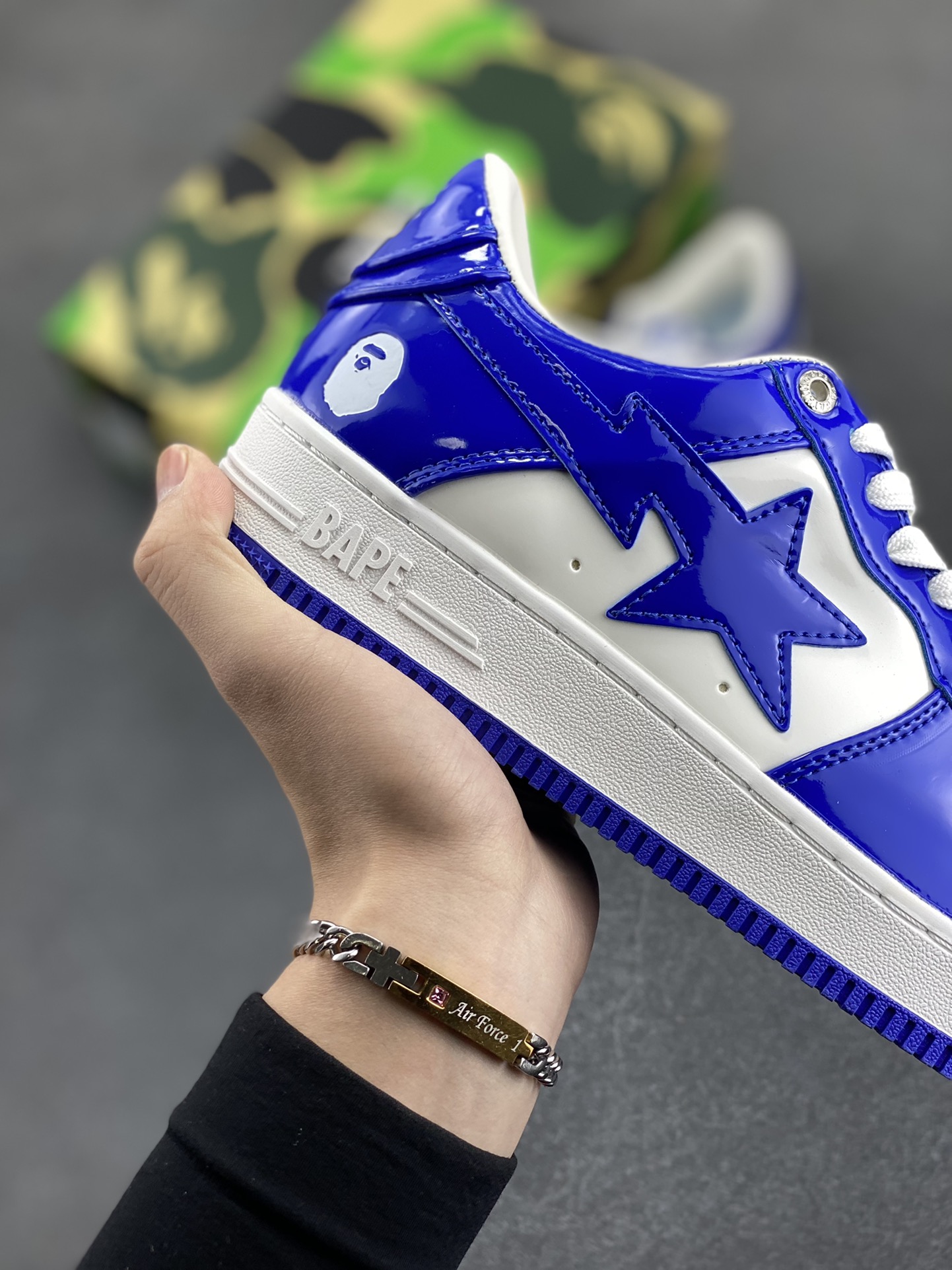 图片[6]-福利特价 潮流教父nigo品牌 明星同款 Bape Sta 绿黑灰 经典百搭休闲运动板鞋 经典猿人头设计 纯正版型 海玻璃鞋垫 内置全掌气垫 全套顶级包装 包含猿人logo定制防尘袋 猿人logo卡片 抗压收纳抽屉式鞋盒 官方同步正码 货号：1I70191022 尺码：36 36.5 37.5 38 38.5 39 40 40.5 41 42 42.5 43 44 44.5 45-选品中心