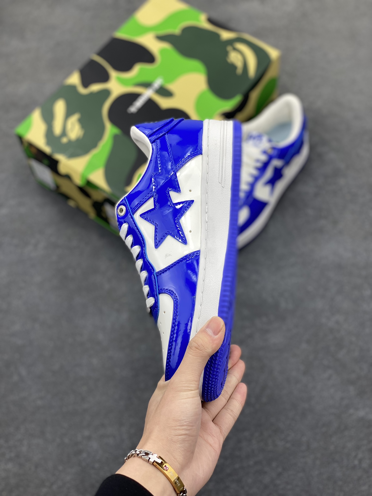 图片[3]-福利特价 潮流教父nigo品牌 明星同款 Bape Sta 绿黑灰 经典百搭休闲运动板鞋 经典猿人头设计 纯正版型 海玻璃鞋垫 内置全掌气垫 全套顶级包装 包含猿人logo定制防尘袋 猿人logo卡片 抗压收纳抽屉式鞋盒 官方同步正码 货号：1I70191022 尺码：36 36.5 37.5 38 38.5 39 40 40.5 41 42 42.5 43 44 44.5 45-选品中心