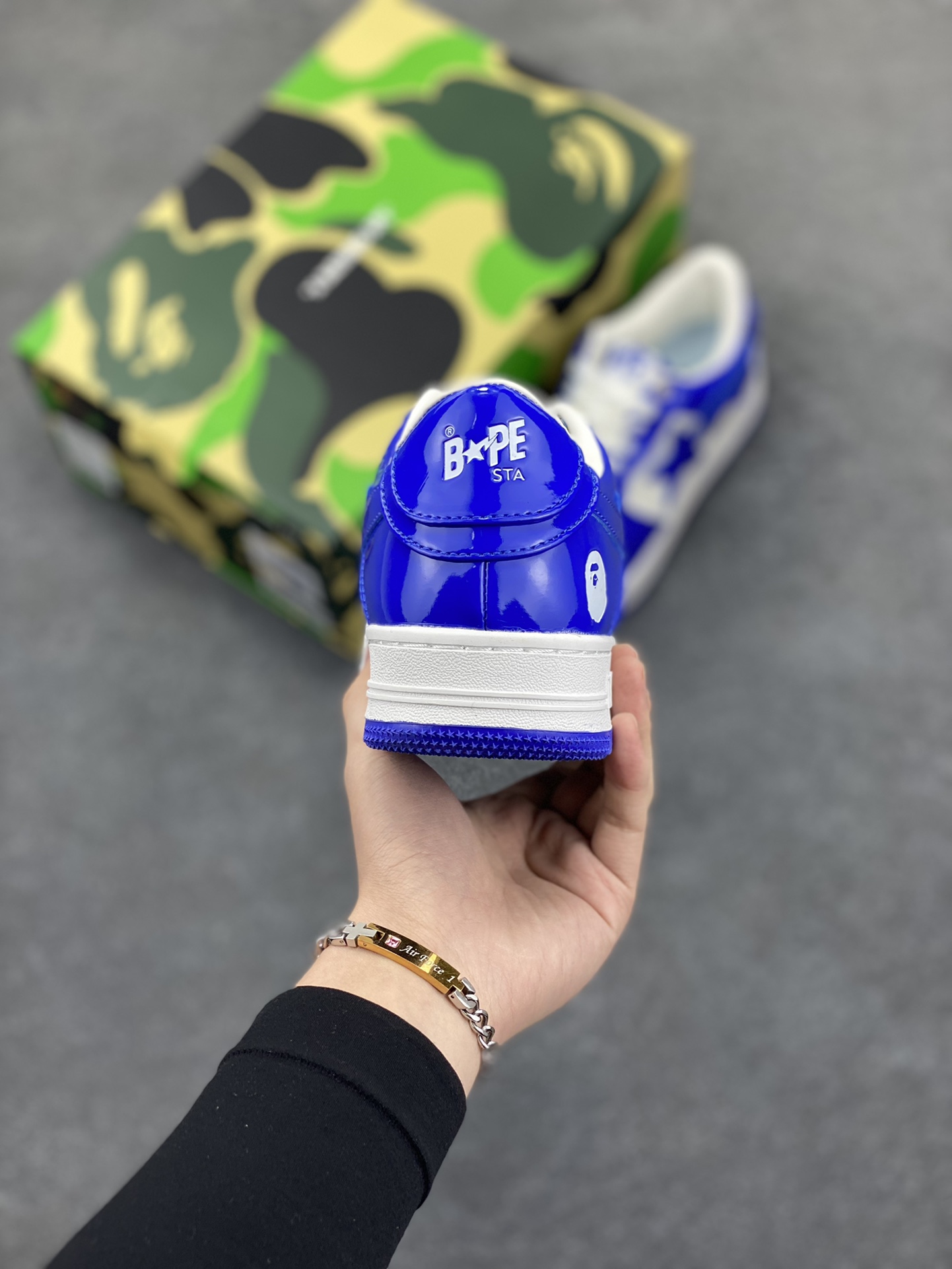 图片[4]-福利特价 潮流教父nigo品牌 明星同款 Bape Sta 绿黑灰 经典百搭休闲运动板鞋 经典猿人头设计 纯正版型 海玻璃鞋垫 内置全掌气垫 全套顶级包装 包含猿人logo定制防尘袋 猿人logo卡片 抗压收纳抽屉式鞋盒 官方同步正码 货号：1I70191022 尺码：36 36.5 37.5 38 38.5 39 40 40.5 41 42 42.5 43 44 44.5 45-选品中心