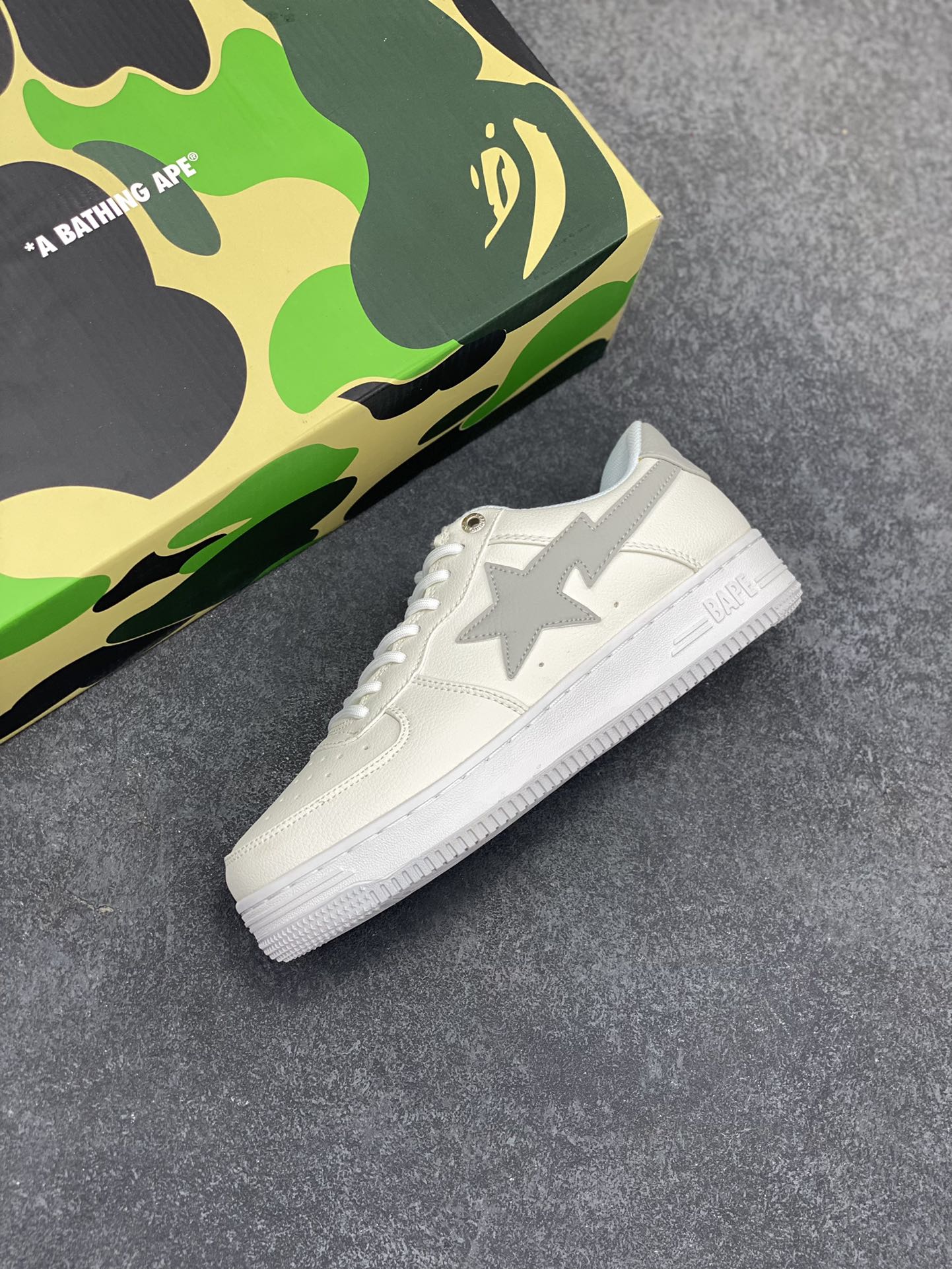 图片[7]-福利特价 潮流教父nigo品牌 明星同款 Bape Sta 绿黑灰 经典百搭休闲运动板鞋 经典猿人头设计 纯正版型 海玻璃鞋垫 内置全掌气垫 全套顶级包装 包含猿人logo定制防尘袋 猿人logo卡片 抗压收纳抽屉式鞋盒 官方同步正码 货号：1H73191921 尺码：36 36.5 37.5 38 38.5 39 40 40.5 41 42 42.5 43 44 44.5 45-选品中心