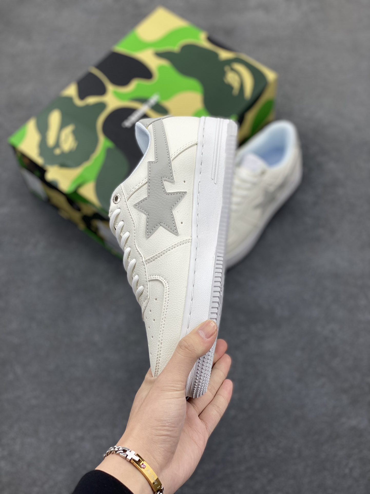 图片[3]-福利特价 潮流教父nigo品牌 明星同款 Bape Sta 绿黑灰 经典百搭休闲运动板鞋 经典猿人头设计 纯正版型 海玻璃鞋垫 内置全掌气垫 全套顶级包装 包含猿人logo定制防尘袋 猿人logo卡片 抗压收纳抽屉式鞋盒 官方同步正码 货号：1H73191921 尺码：36 36.5 37.5 38 38.5 39 40 40.5 41 42 42.5 43 44 44.5 45-选品中心