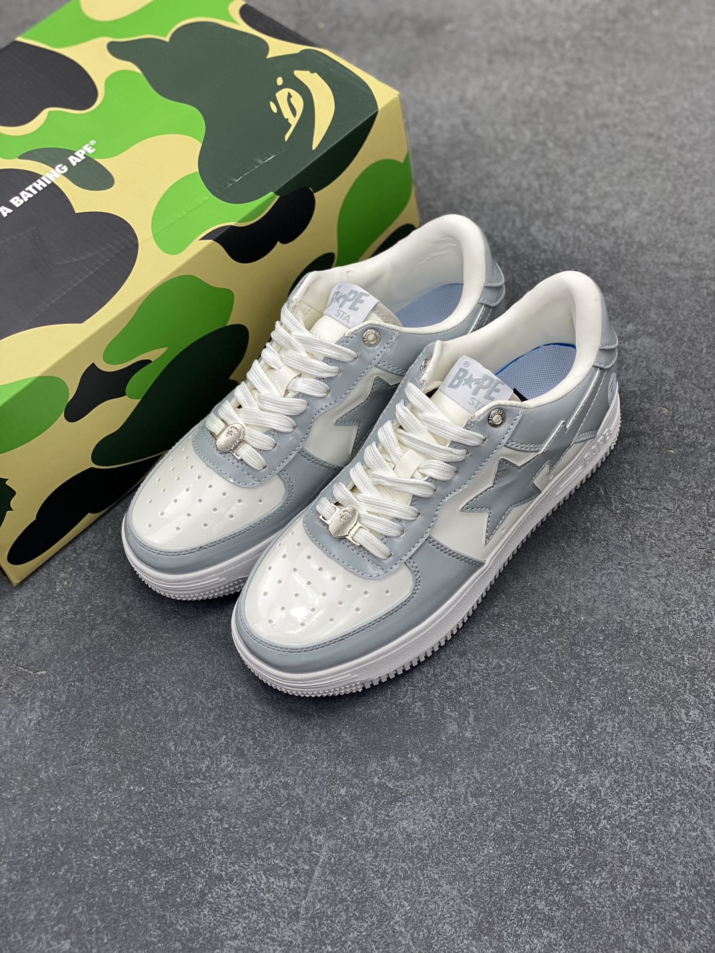 图片[8]-福利特价 潮流教父nigo品牌 明星同款 Bape Sta 绿黑灰 经典百搭休闲运动板鞋 经典猿人头设计 纯正版型 海玻璃鞋垫 内置全掌气垫 全套顶级包装 包含猿人logo定制防尘袋 猿人logo卡片 抗压收纳抽屉式鞋盒 官方同步正码 货号：1I70191022 尺码：36 36.5 37.5 38 38.5 39 40 40.5 41 42 42.5 43 44 44.5 45-选品中心