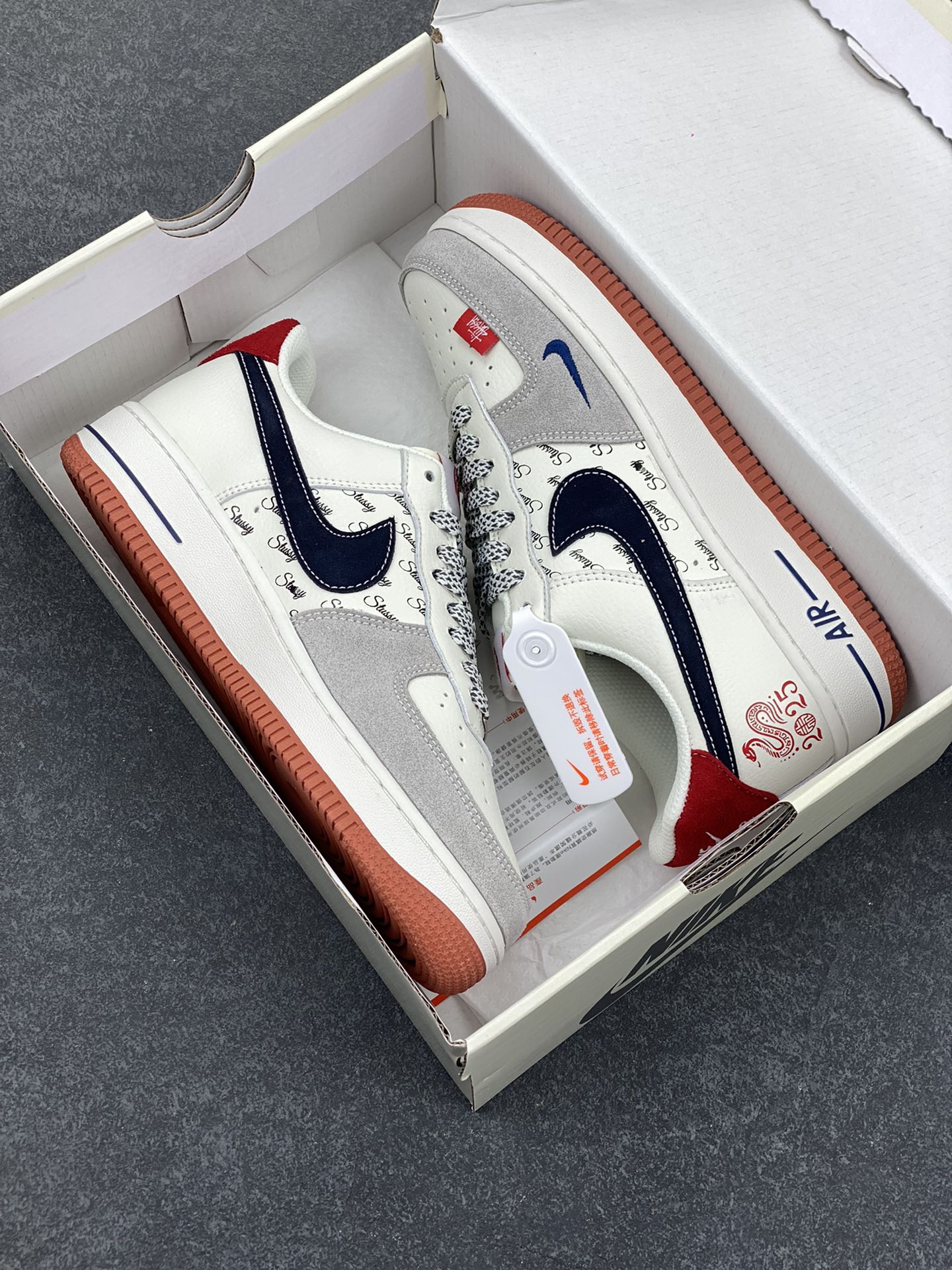 图片[9]-Nike Air Force 1 Low 空军一号低帮百搭休闲运动板鞋。柔软、弹性十足的缓震性能和出色的中底设计，横跨复古与现代的外型结合，造就出风靡全球三十多年的Force 1，直到今天还深受青睐。 货号：XS1958-502 尺码：36 36.5 37.5 38 38.5 39 40 40.5 41 42 42.5 43 44 44.5 45-选品中心