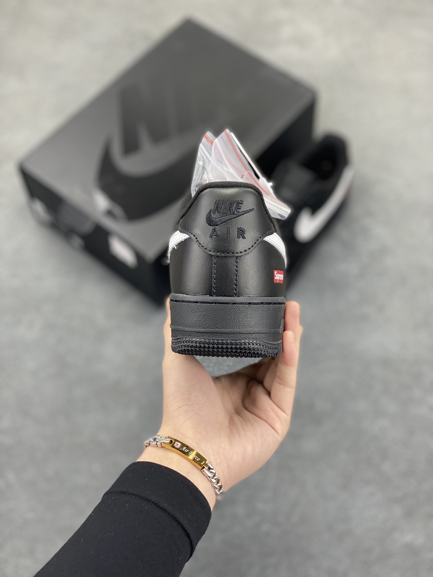 图片[4]-Air Force 1 Nike Low SUPERME联名 原楦头原纸板 打造纯正空军版型 专注外贸渠道 全掌内置蜂窝气垫 #原盒配件 原厂中底钢印、拉帮完美 货号：CU9225-200 尺码：36 36.5 37.5 38 38.5 39 40 40.5 41 42 42.5 43 44 44.5 45 46-选品中心