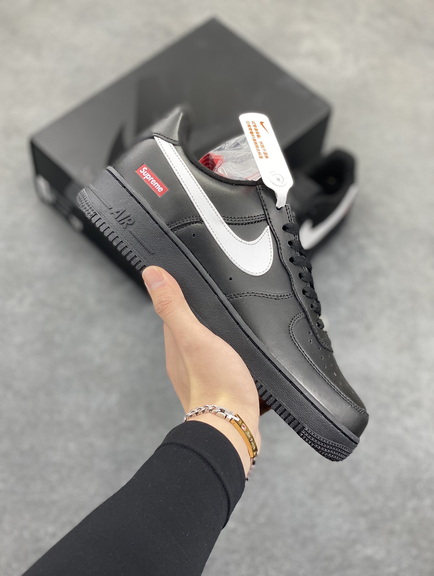 Air Force 1 Nike Low SUPERME联名 原楦头原纸板 打造纯正空军版型 专注外贸渠道 全掌内置蜂窝气垫 #原盒配件 原厂中底钢印、拉帮完美 货号:CU9225-200 尺码:36 36.5 37.5 38 38.5 39 40 40.5 41 42 42.5 43 44 44.5 45 46-选品中心
