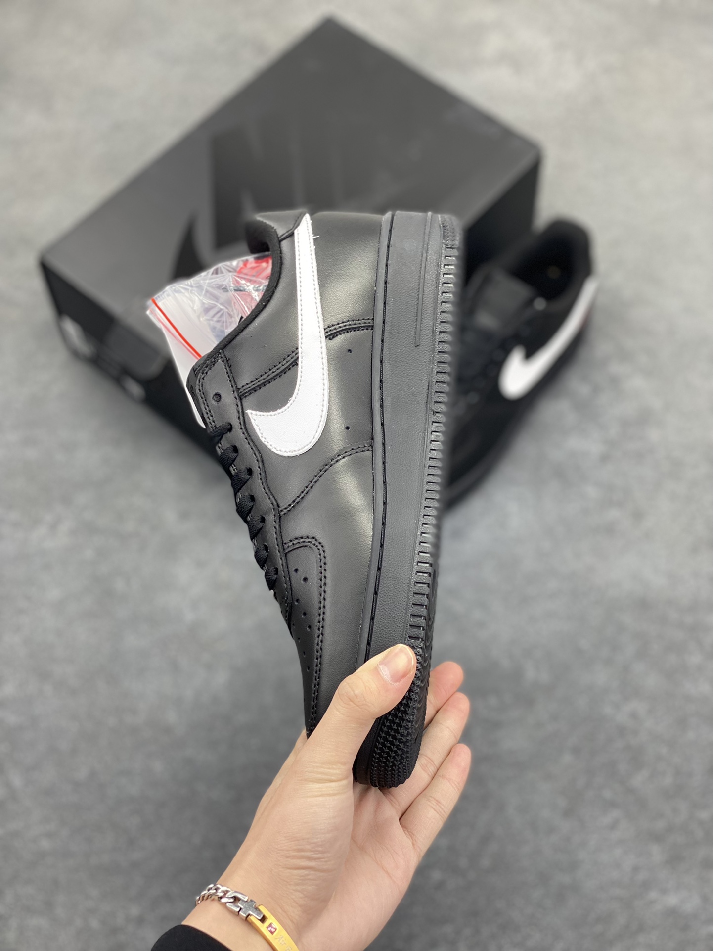 图片[3]-Air Force 1 Nike Low SUPERME联名 原楦头原纸板 打造纯正空军版型 专注外贸渠道 全掌内置蜂窝气垫 #原盒配件 原厂中底钢印、拉帮完美 货号：CU9225-200 尺码：36 36.5 37.5 38 38.5 39 40 40.5 41 42 42.5 43 44 44.5 45 46-选品中心