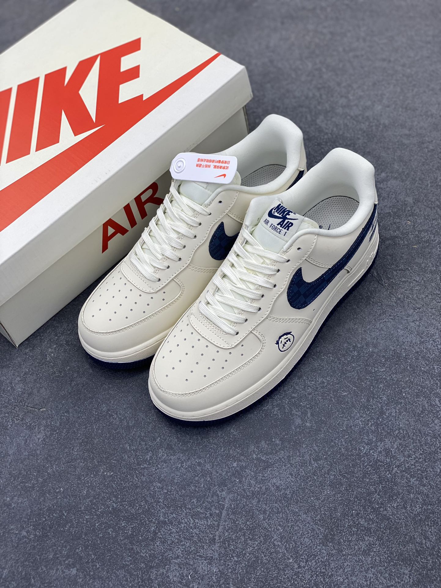 图片[8]-NIke Air Force 1 \’07 Low “斯图西Suprene联名——暗格米白”空军一号 低帮 运动鞋 休闲鞋 折边针车 工艺难度大 原楦头原纸板 原装鞋盒 定制五金配件 内置全掌气垫 原厂鞋底 货号：DF0188-037 尺码：36 36.5 37.5 38 38.5 39 40 40.5 41 42 42.5 43 44 44.5 45-选品中心