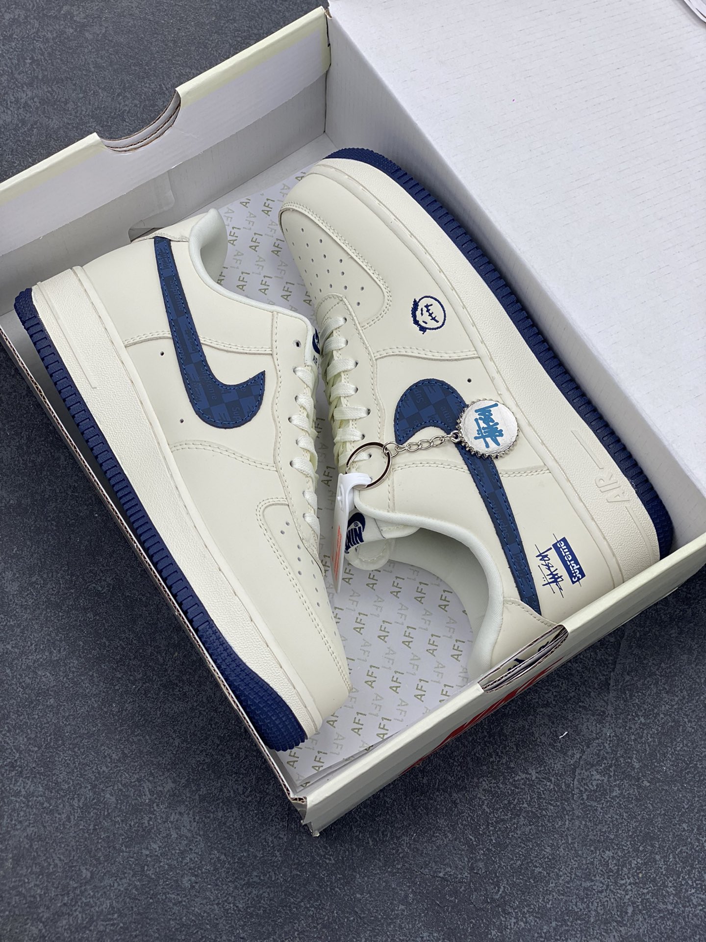 图片[9]-NIke Air Force 1 \’07 Low “斯图西Suprene联名——暗格米白”空军一号 低帮 运动鞋 休闲鞋 折边针车 工艺难度大 原楦头原纸板 原装鞋盒 定制五金配件 内置全掌气垫 原厂鞋底 货号：DF0188-037 尺码：36 36.5 37.5 38 38.5 39 40 40.5 41 42 42.5 43 44 44.5 45-选品中心