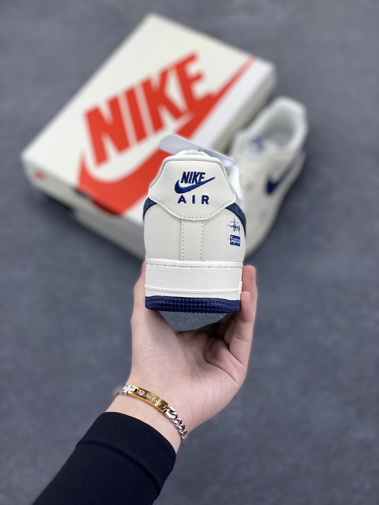 图片[4]-NIke Air Force 1 \’07 Low “斯图西Suprene联名——暗格米白”空军一号 低帮 运动鞋 休闲鞋 折边针车 工艺难度大 原楦头原纸板 原装鞋盒 定制五金配件 内置全掌气垫 原厂鞋底 货号：DF0188-037 尺码：36 36.5 37.5 38 38.5 39 40 40.5 41 42 42.5 43 44 44.5 45-选品中心