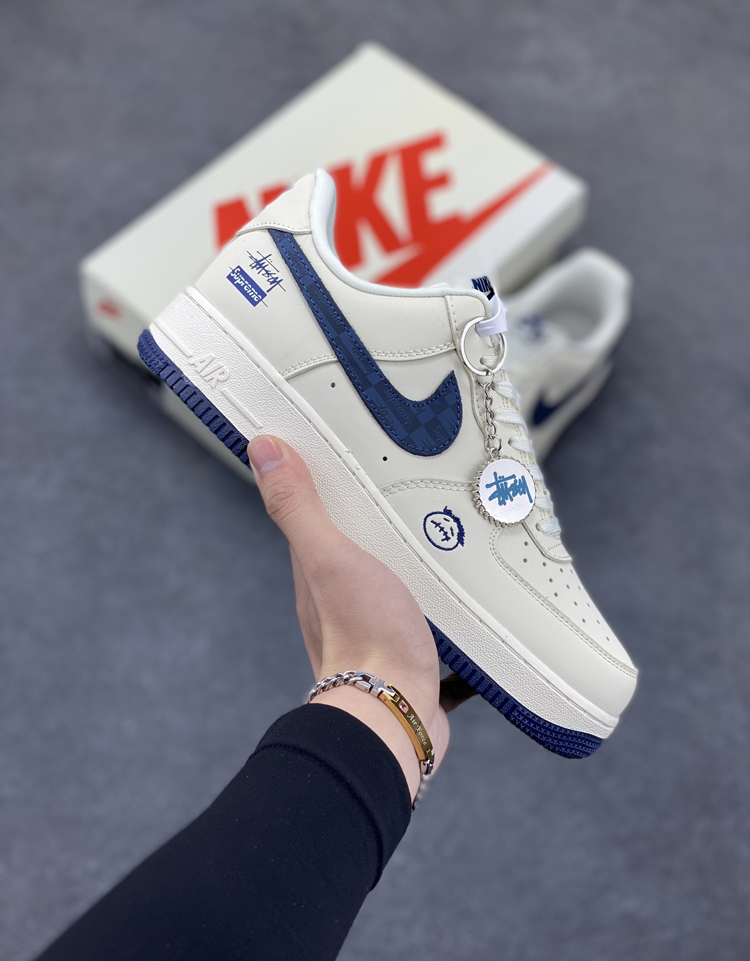 NIke Air Force 1 \'07 Low “斯图西Suprene联名——暗格米白”空军一号 低帮 运动鞋 休闲鞋 折边针车 工艺难度大 原楦头原纸板 原装鞋盒 定制五金配件 内置全掌气垫 原厂鞋底 货号：DF0188-037 尺码：36 36.5 37.5 38 38.5 39 40 40.5 41 42 42.5 43 44 44.5 45-选品中心