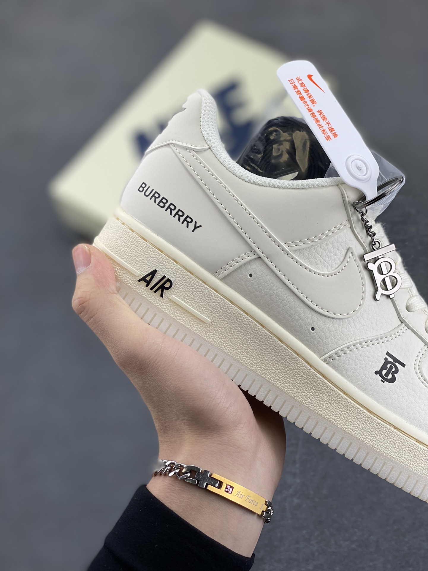 图片[6]-NIke Air Force 1 \’07 Low “巴宝莉联名——米白水晶”空军一号 低帮 运动鞋 休闲鞋 折边针车 工艺难度大 原楦头原纸板 原装鞋盒 定制五金配件 内置全掌气垫 原厂鞋底 货号：BB8588-226 尺码：36 36.5 37.5 38 38.5 39 40 40.5 41 42 42.5 43 44 44.5 45-选品中心