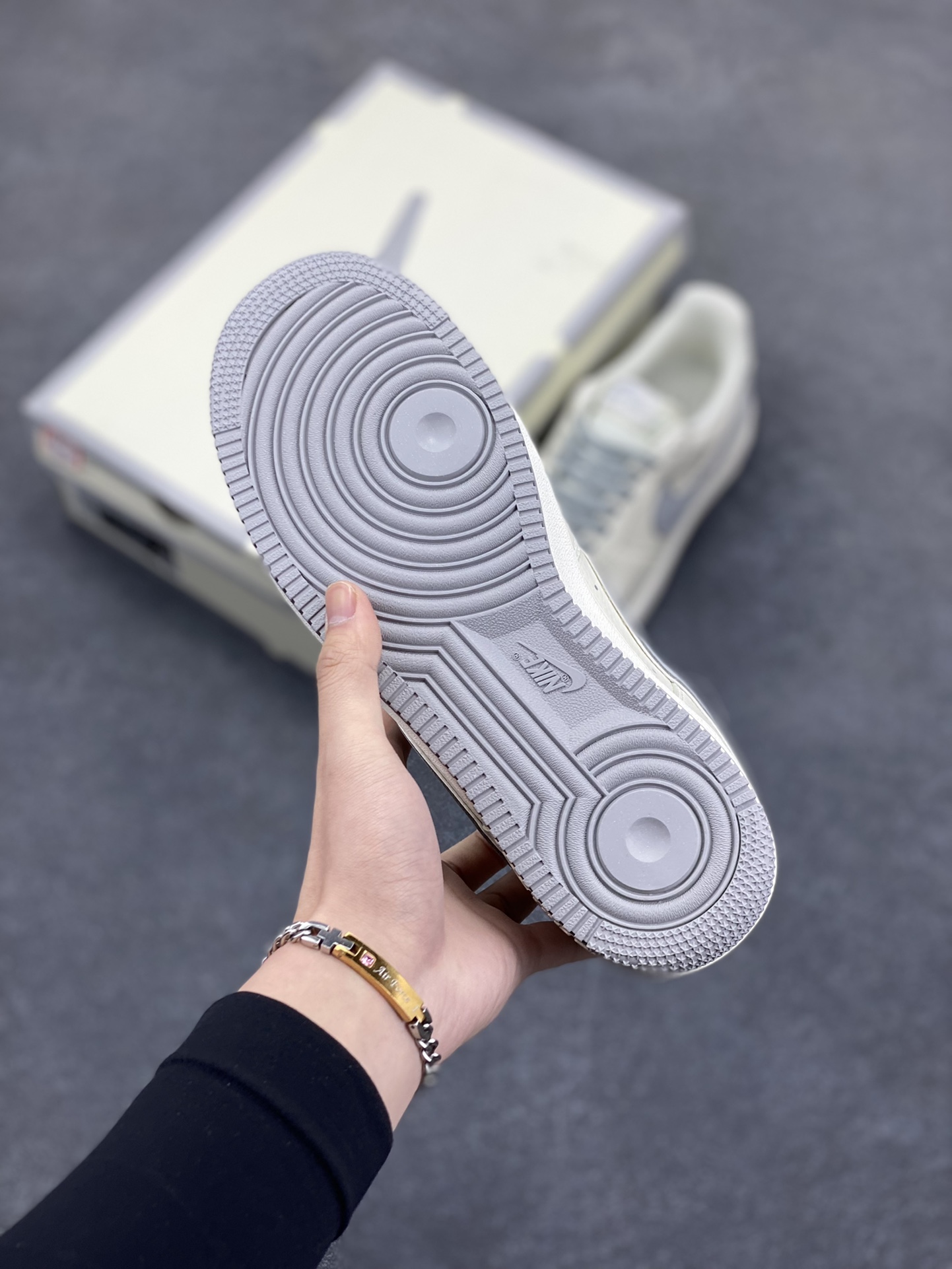 图片[5]-小红书爆款 官方定制  Nike Air Force 1 Low \’07 “ dream”白灰小勾低帮空军一号休闲板鞋 定制皮料 专属鞋盒 原楦原纸板 纯正空军版型 高清洁度 内置全掌气垫 货号： DR2024-106 尺码：36 36.5 37.5 38 38.5 39 40 40.5 41 42 42.5 43 44 44.5 45-选品中心