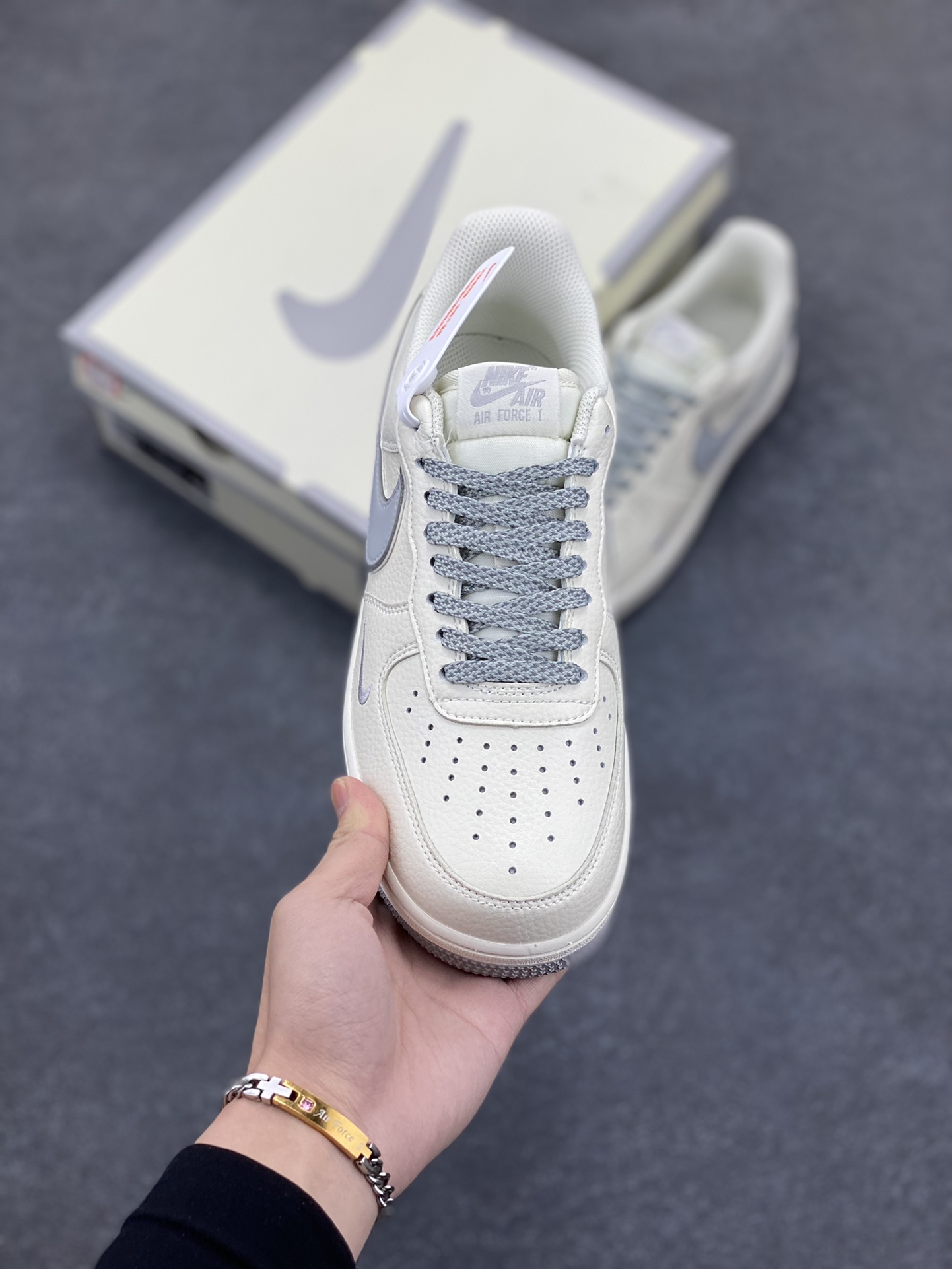 图片[2]-小红书爆款 官方定制  Nike Air Force 1 Low \’07 “ dream”白灰小勾低帮空军一号休闲板鞋 定制皮料 专属鞋盒 原楦原纸板 纯正空军版型 高清洁度 内置全掌气垫 货号： DR2024-106 尺码：36 36.5 37.5 38 38.5 39 40 40.5 41 42 42.5 43 44 44.5 45-选品中心