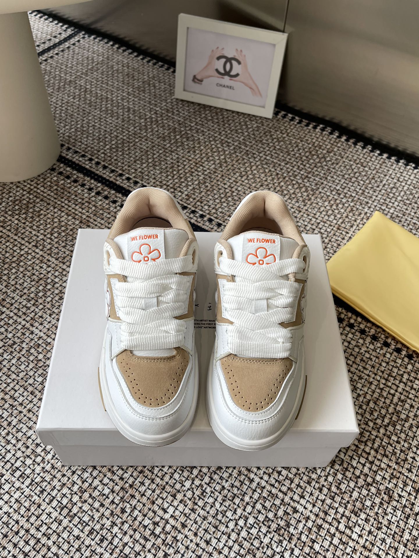 NO:232051,WEFLOWER couple's new small flower sneakers. The whole pair of shoes is purchased and developed and created by Zp, all customized materials, exclusive mold opening sole, all details are shipped together, and even the packaging is the same as the genuine one. Size: women's 35-45, casual shoes/sports shoes, sneakers19860909WEFLOWER情侣新款小花运动鞋 整双鞋子采购Zp开发打造,全部定制材料,独家开模大底,细节全部对版出货,连包装也做到跟正品一样.码数:女35-45,休闲鞋/运动鞋,sneakers,Women's Shoes