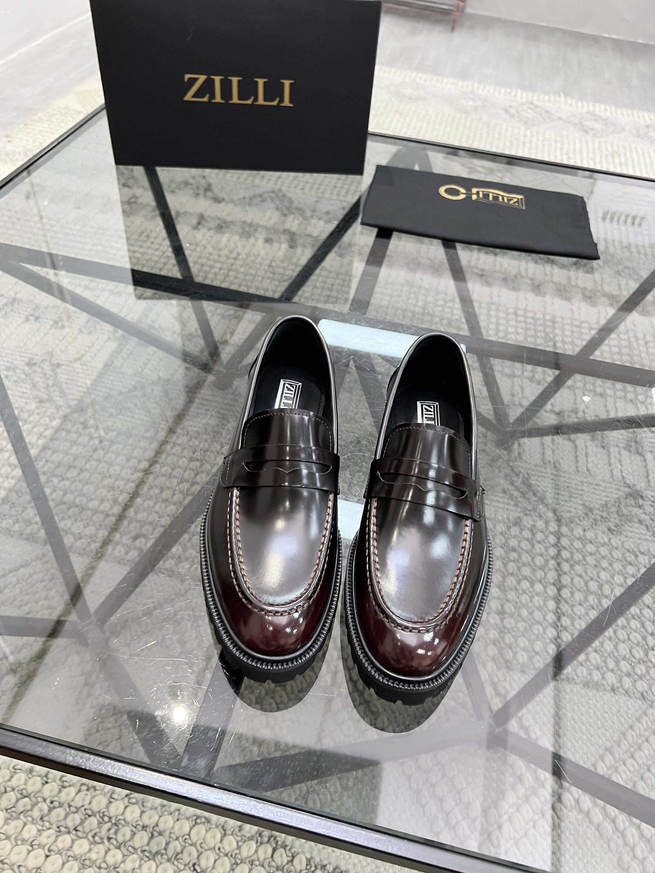 NO:222597,ZILLI casual leather shoes are made of soft, open-edge beaded cowhide leather, the king of French luxury goods, the shoe body lines are full of layering and cowhide inner, the workmanship details are very in place, foamed sole, soft and light, and have excellent comfort! 39-44 (38.45. Custom made),,cowhide19860909ZILLI休闲皮鞋、采用头层柔软的开边珠牛皮制作,法国奢侈品中的王者、鞋身线条层次感十足、牛皮内里,做工细节非常到位,发泡大底、柔软轻盈、拥有极佳舒适度!39-44（38.45. 订做）,,cowhide,Men's shoes